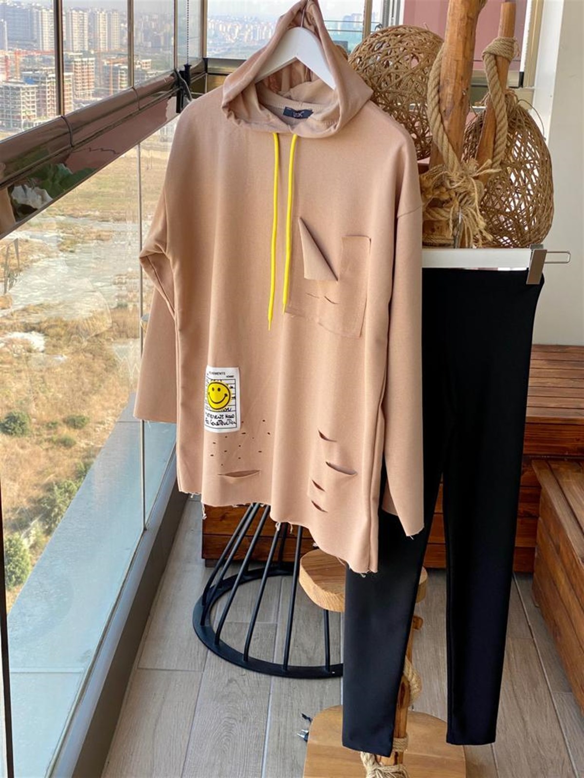 Arma Detaylı Yırtık Sweat (Camel)