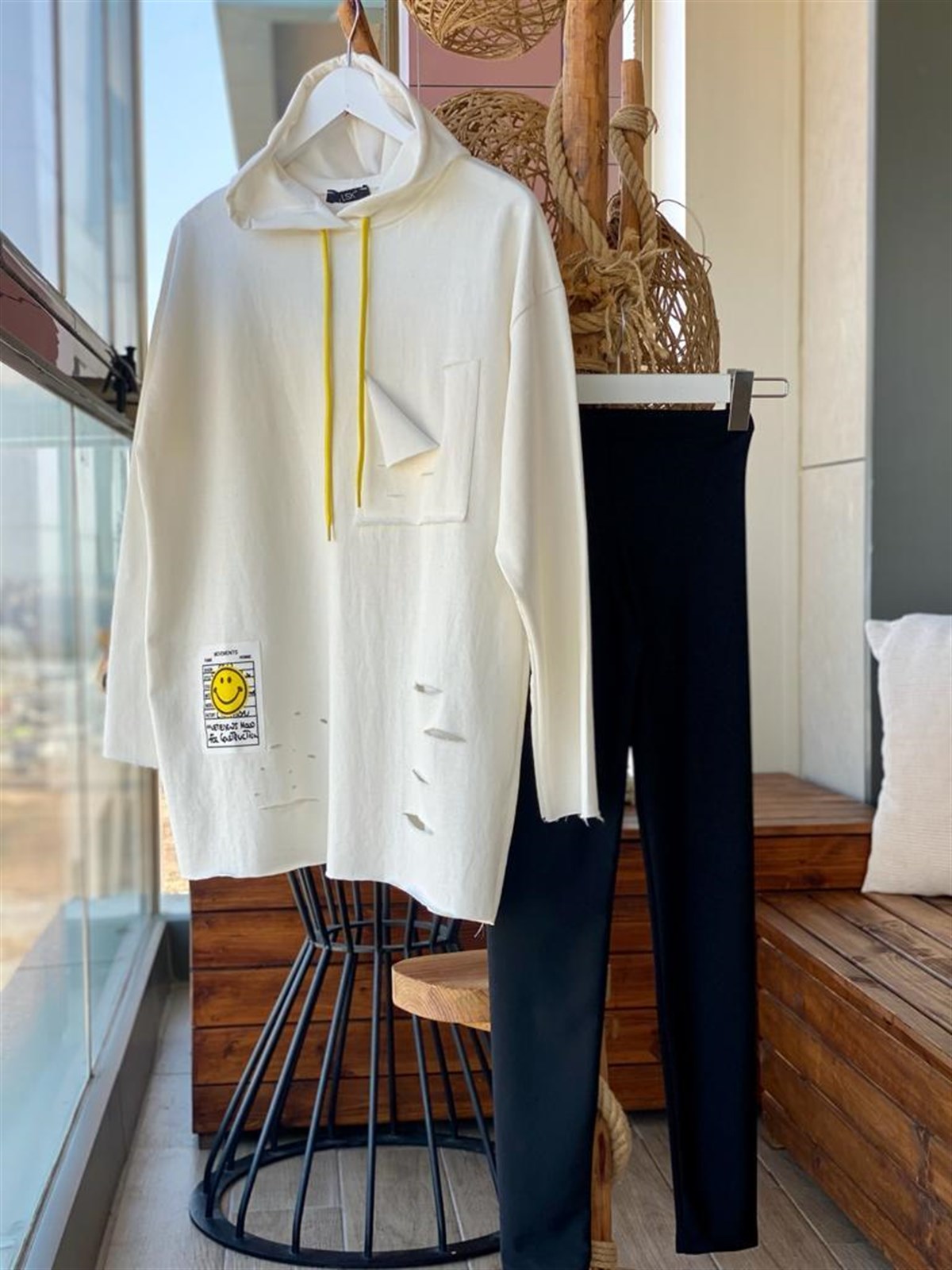 Arma Detaylı Yırtık Sweat (Ekru)