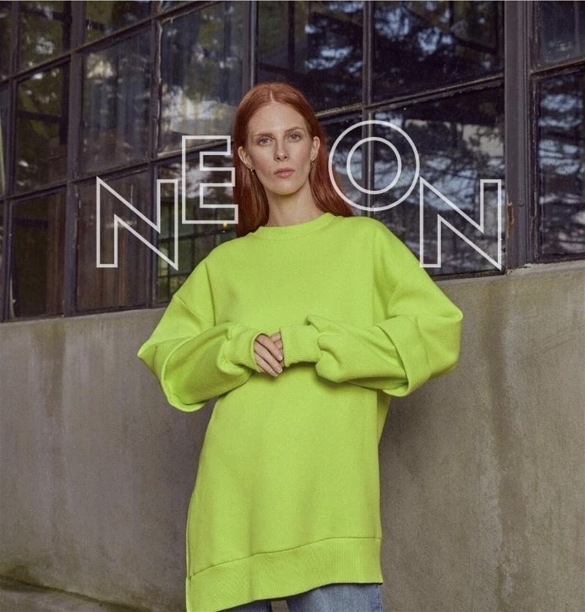 Asimetrik Kesim Neon Renk Kalın Sweatshirt