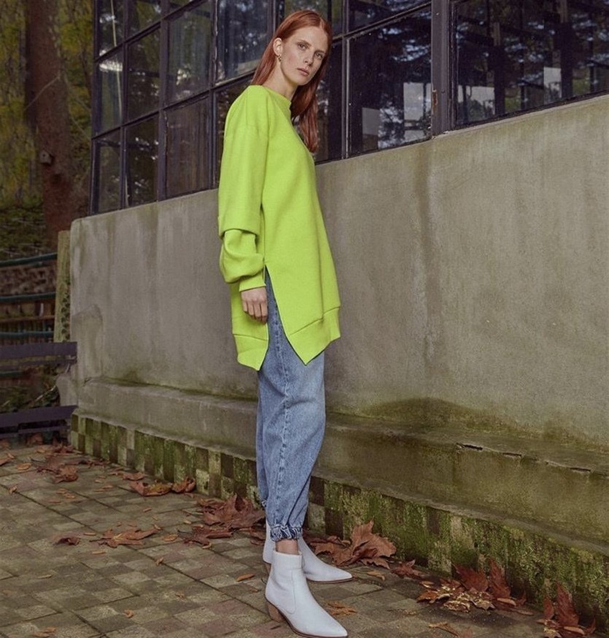 Asimetrik Kesim Neon Renk Kalın Sweatshirt
