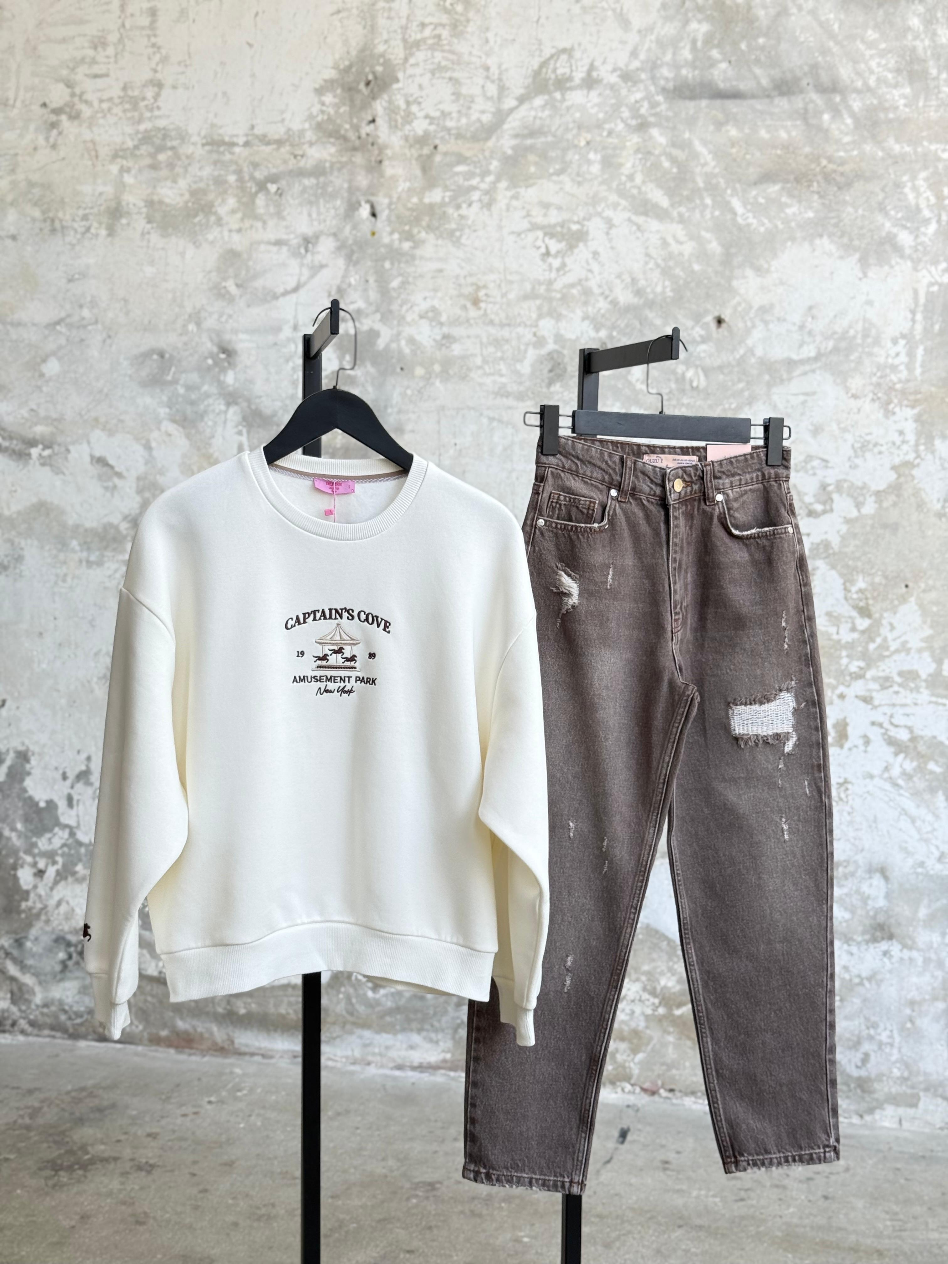 Atlı Karınca Figürlü Yazı Nakışlı Oversize Sweatshirt (Ekru)
