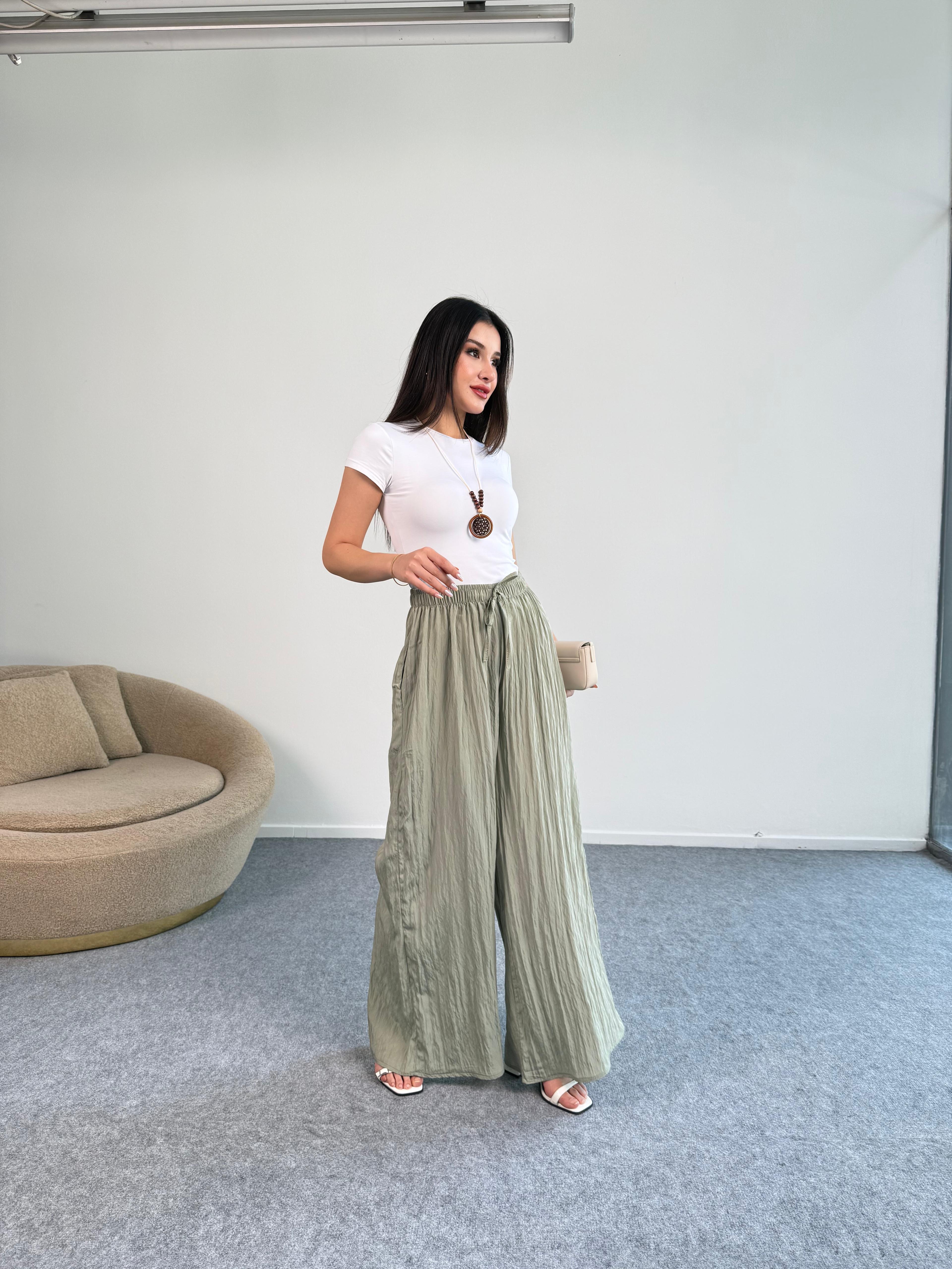 Belden Bağlama Detaylı Kırışık Saten Pantolon (Haki)