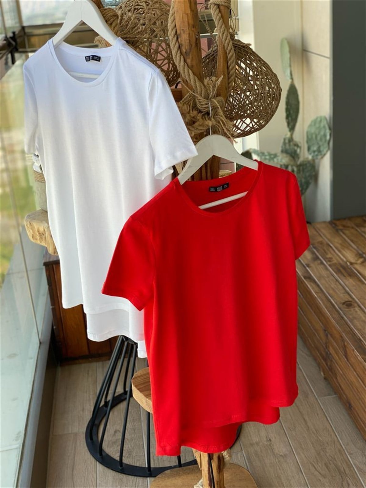 Bisiklet Yaka Basic Tshirt (Beyaz & Kırmızı)