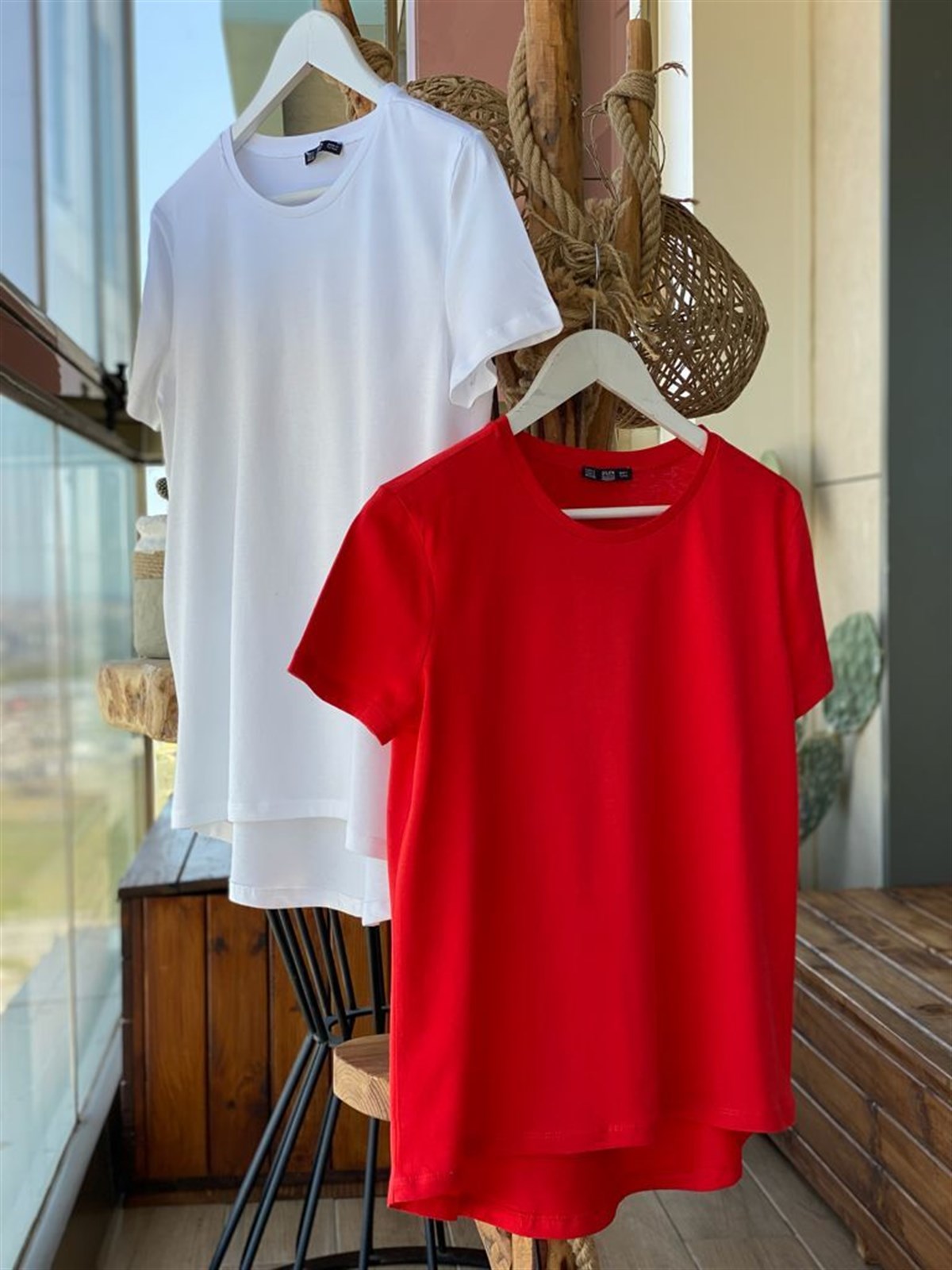 Bisiklet Yaka Basic Tshirt (Beyaz & Kırmızı)