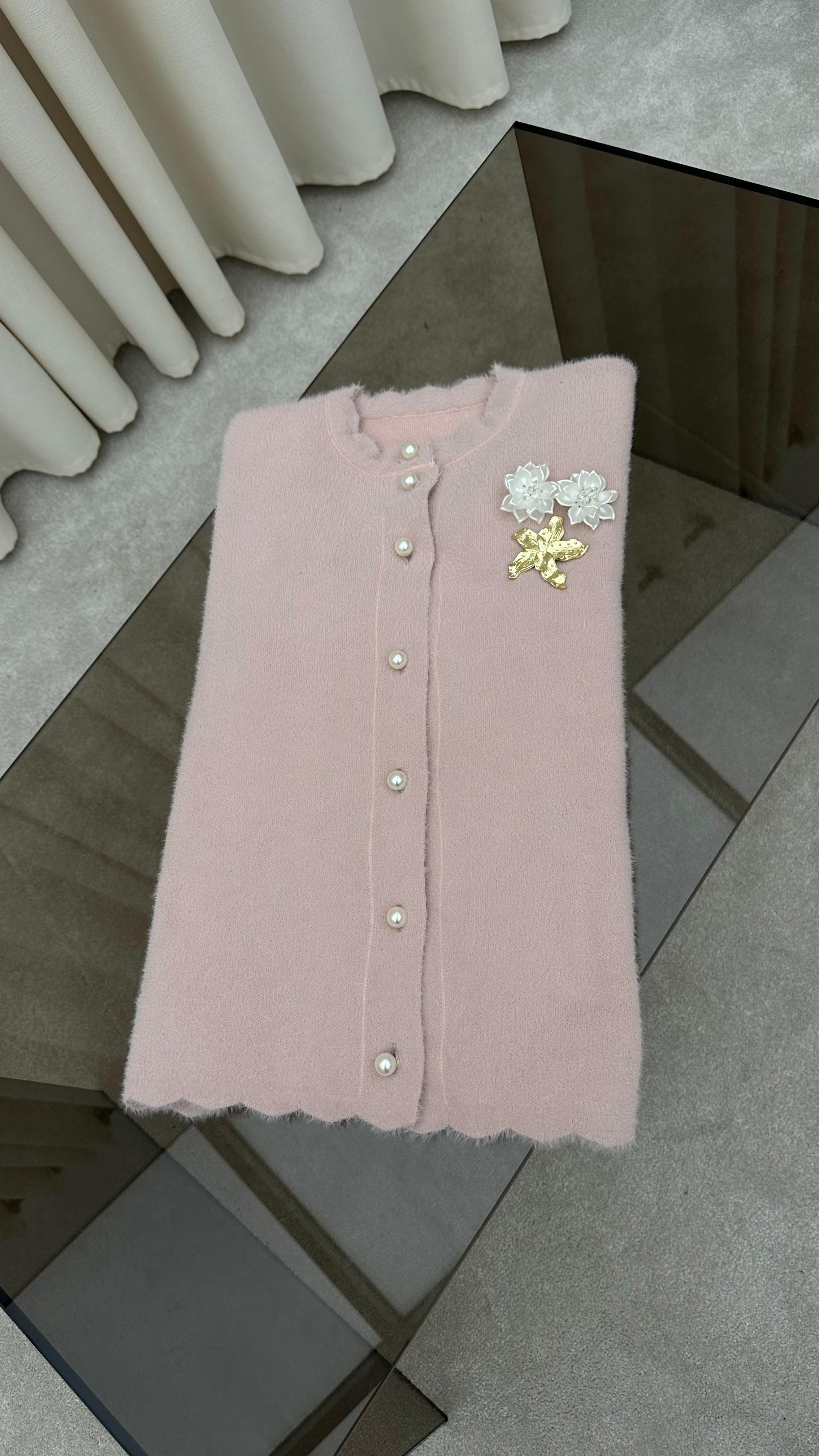 Broş Detaylı İnci Düğmeli Angora Hırka (Pudra)