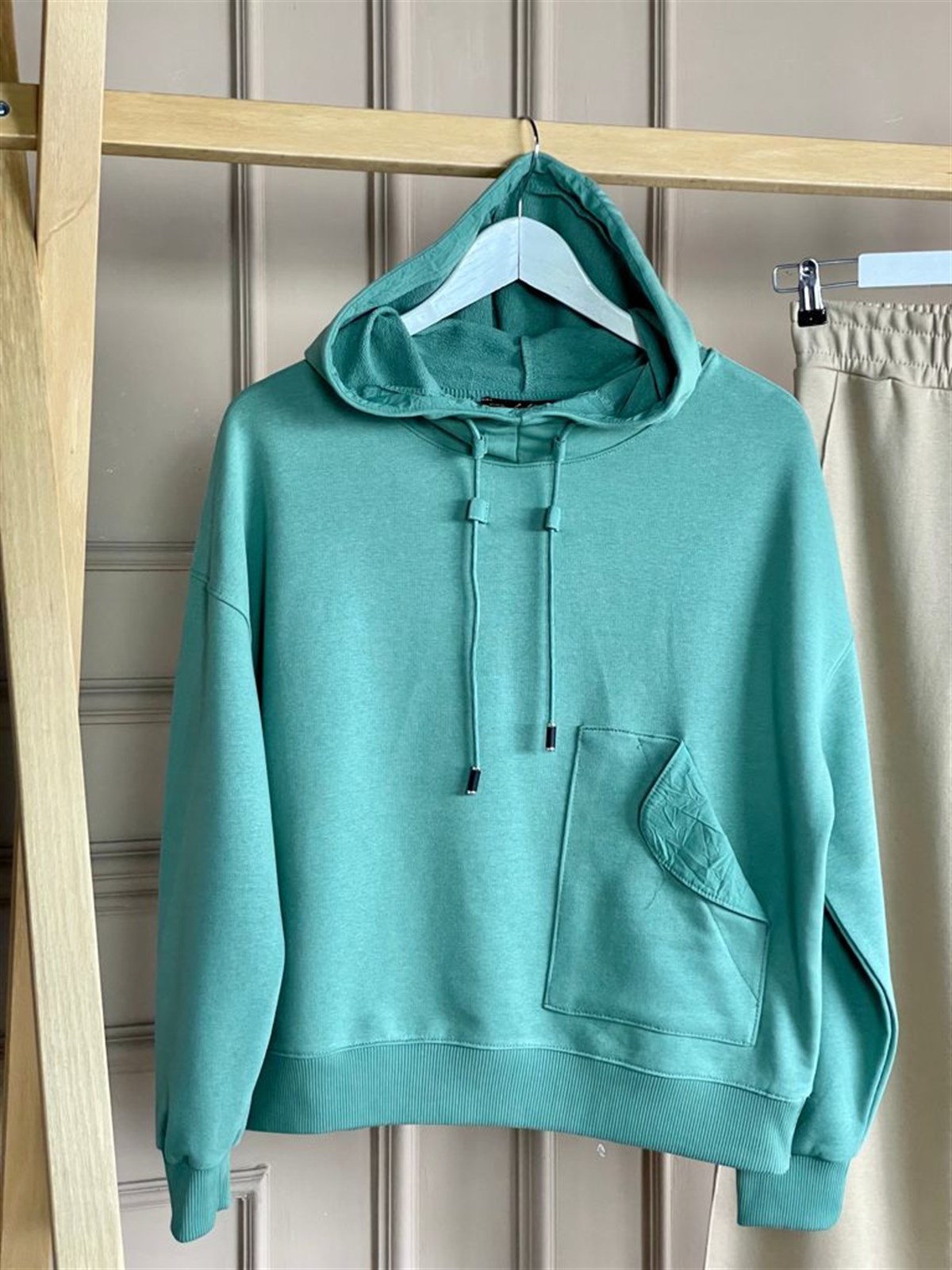 Cep Detaylı Boğazlı Sweat (Mint)