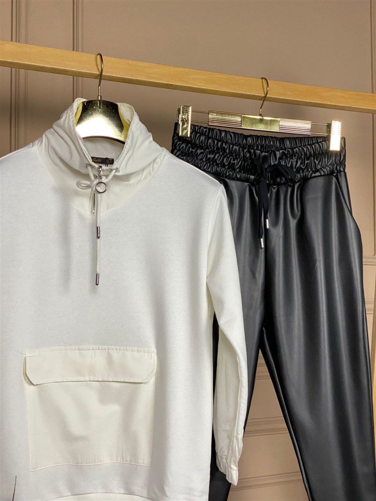 Cep ve Yaka Detaylı İkiiplik Sweat Kumaş Sweatshirt (BEYAZ)
