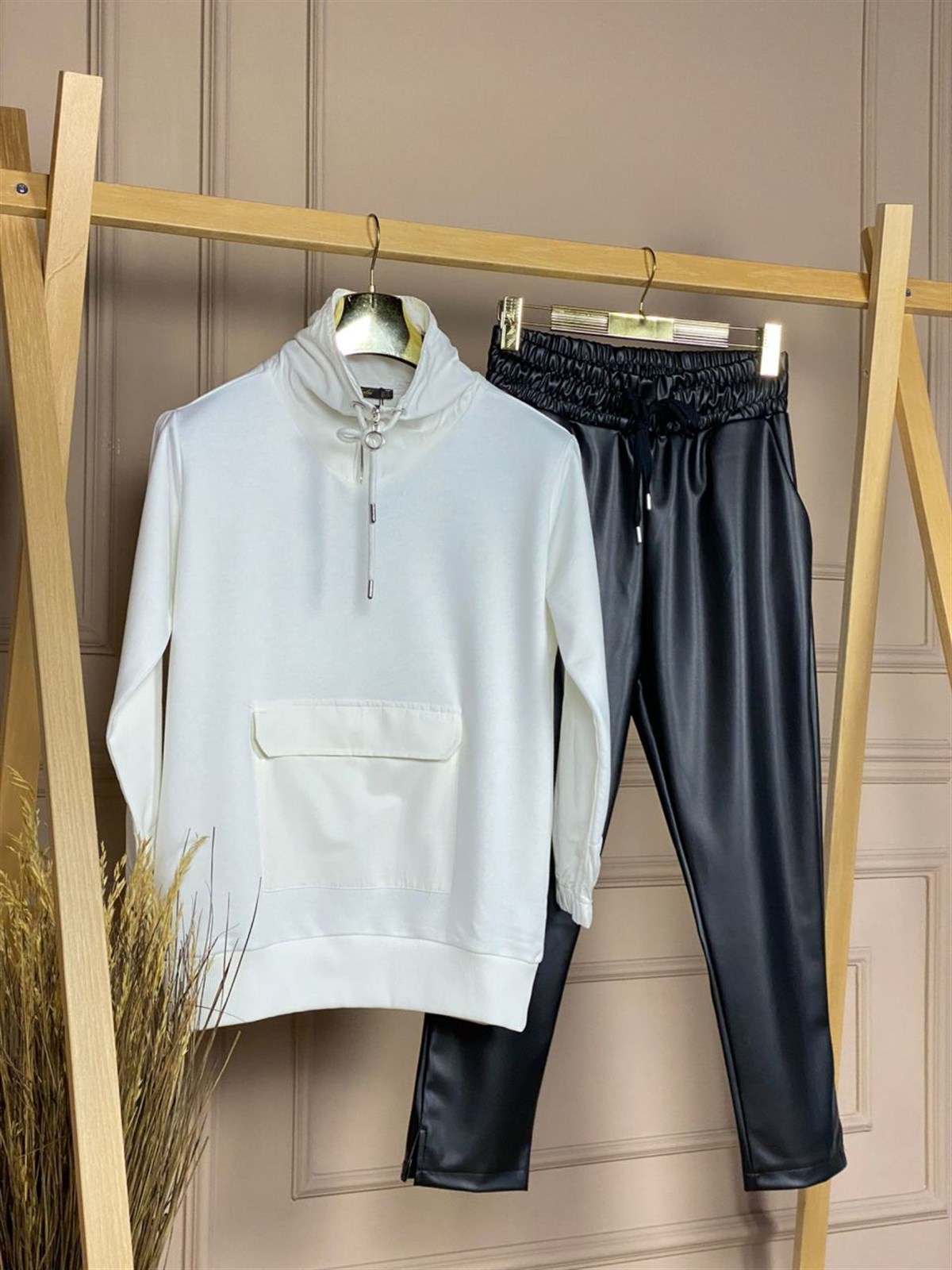 Cep ve Yaka Detaylı İkiiplik Sweat Kumaş Sweatshirt (BEYAZ)
