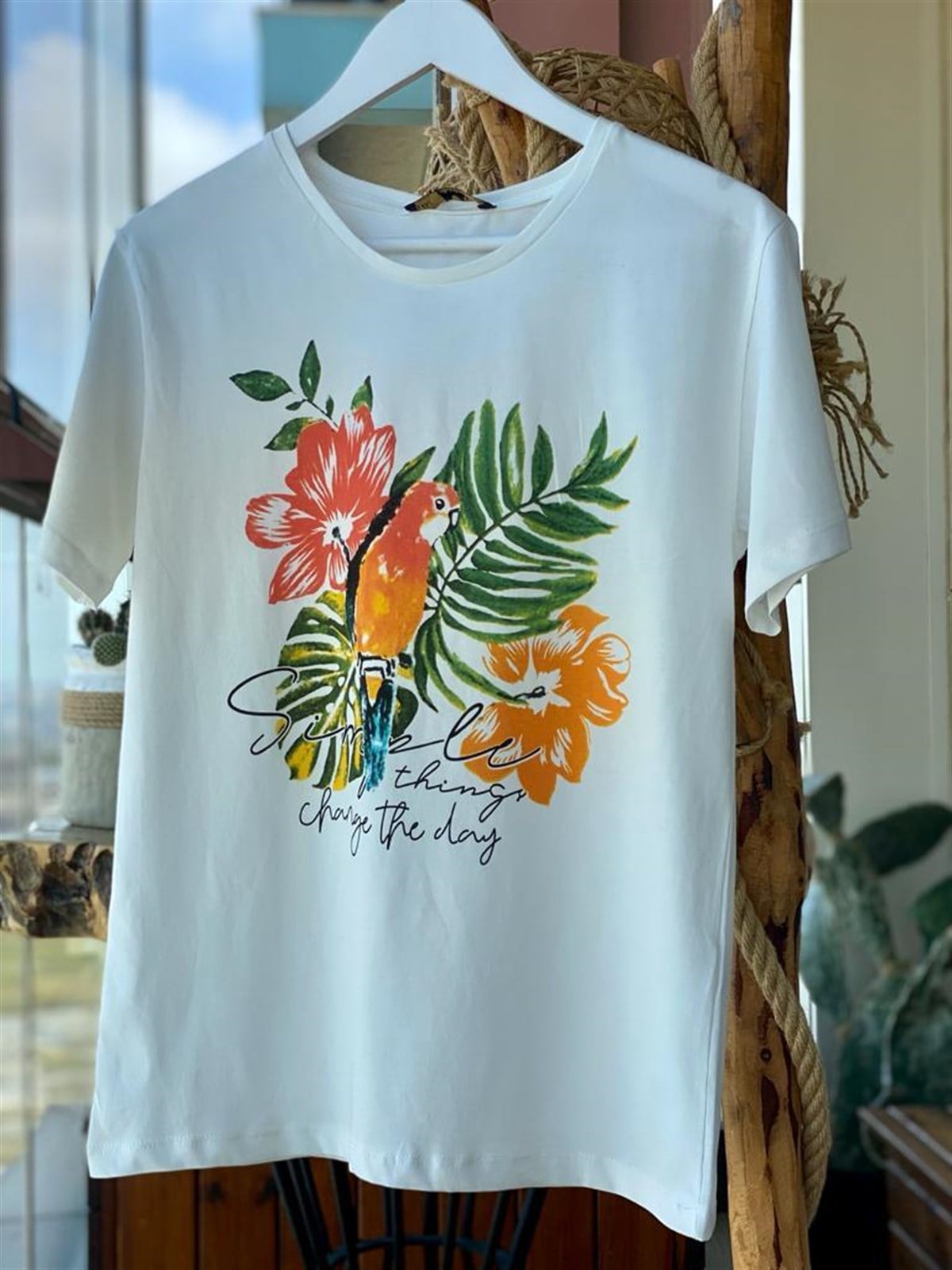 Çiçek Baskılı Tshirt
