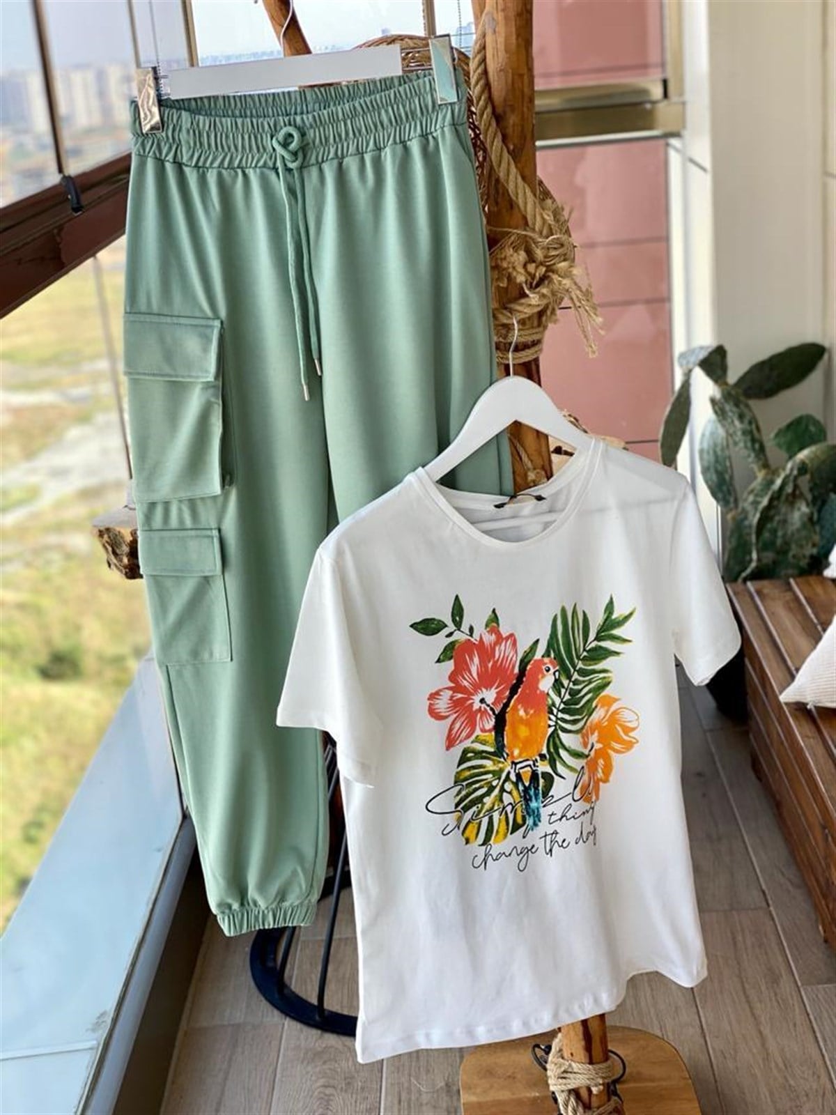 Çiçek Baskılı Tshirt