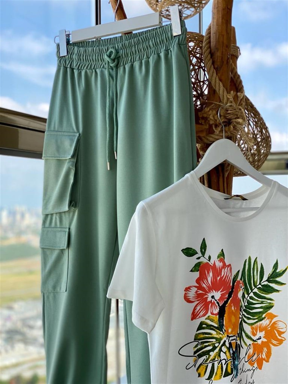 Çiçek Baskılı Tshirt