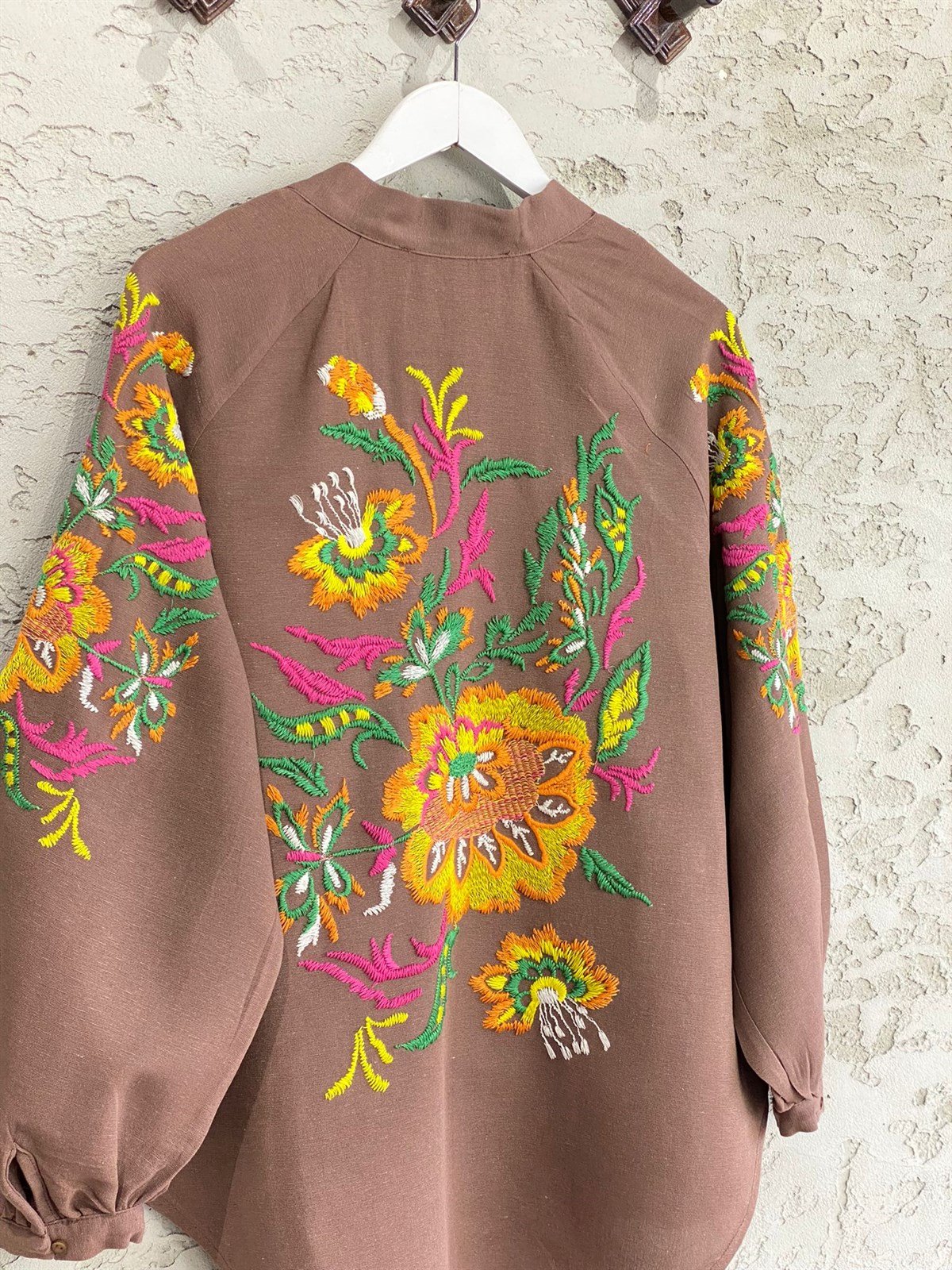Çiçek İşlemeli Keten Kimono (Kahverengi)