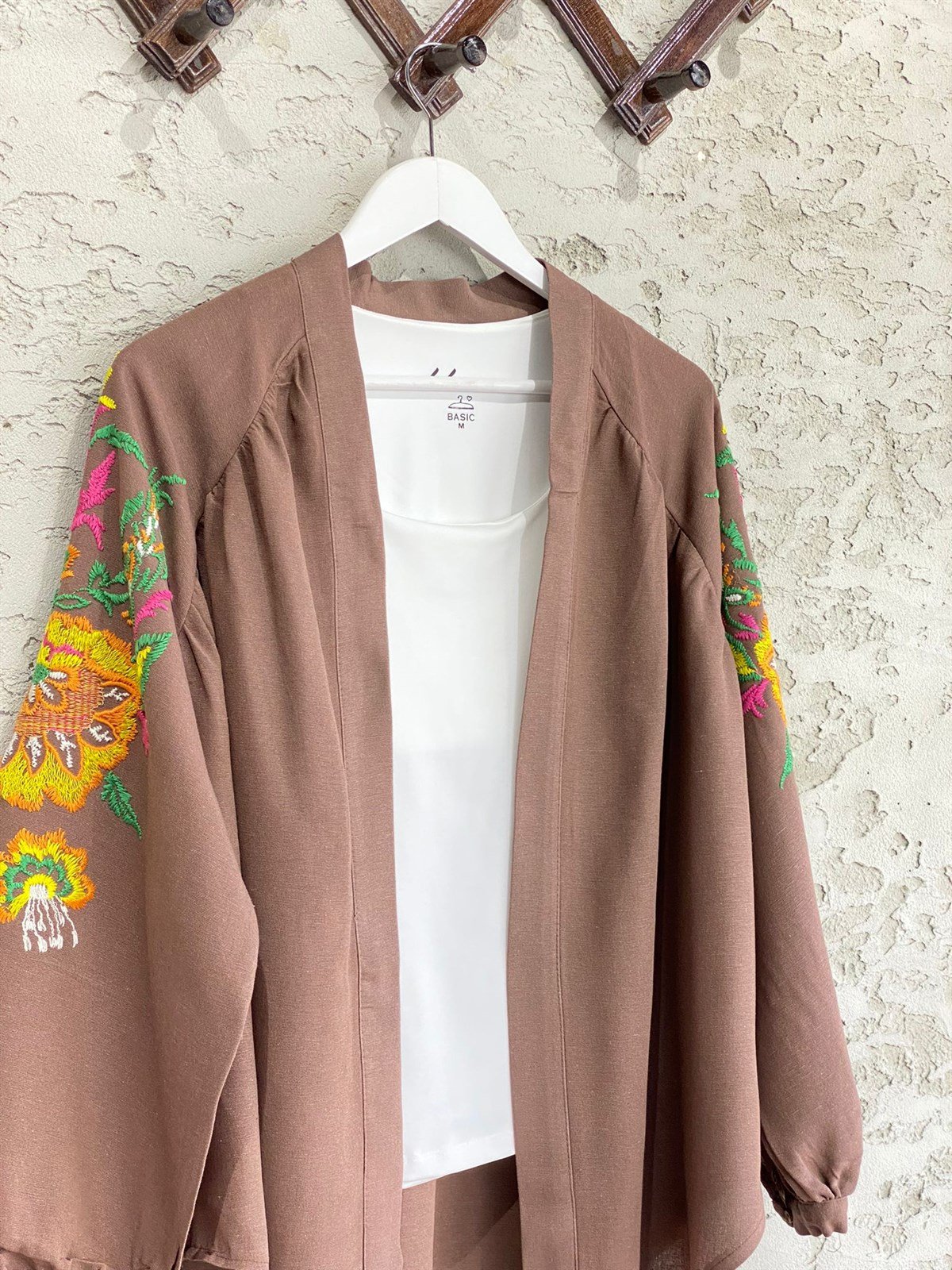 Çiçek İşlemeli Keten Kimono (Kahverengi)