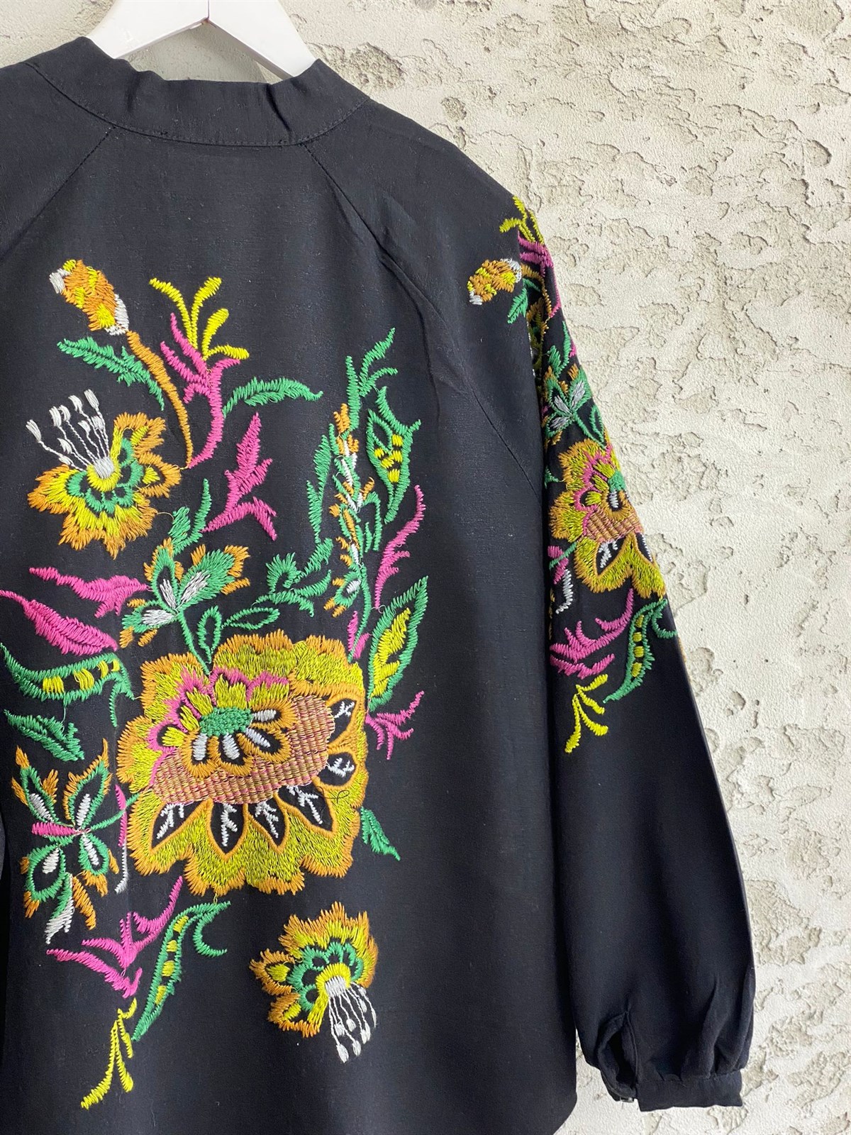 Çiçek İşlemeli Keten Kimono (Siyah)