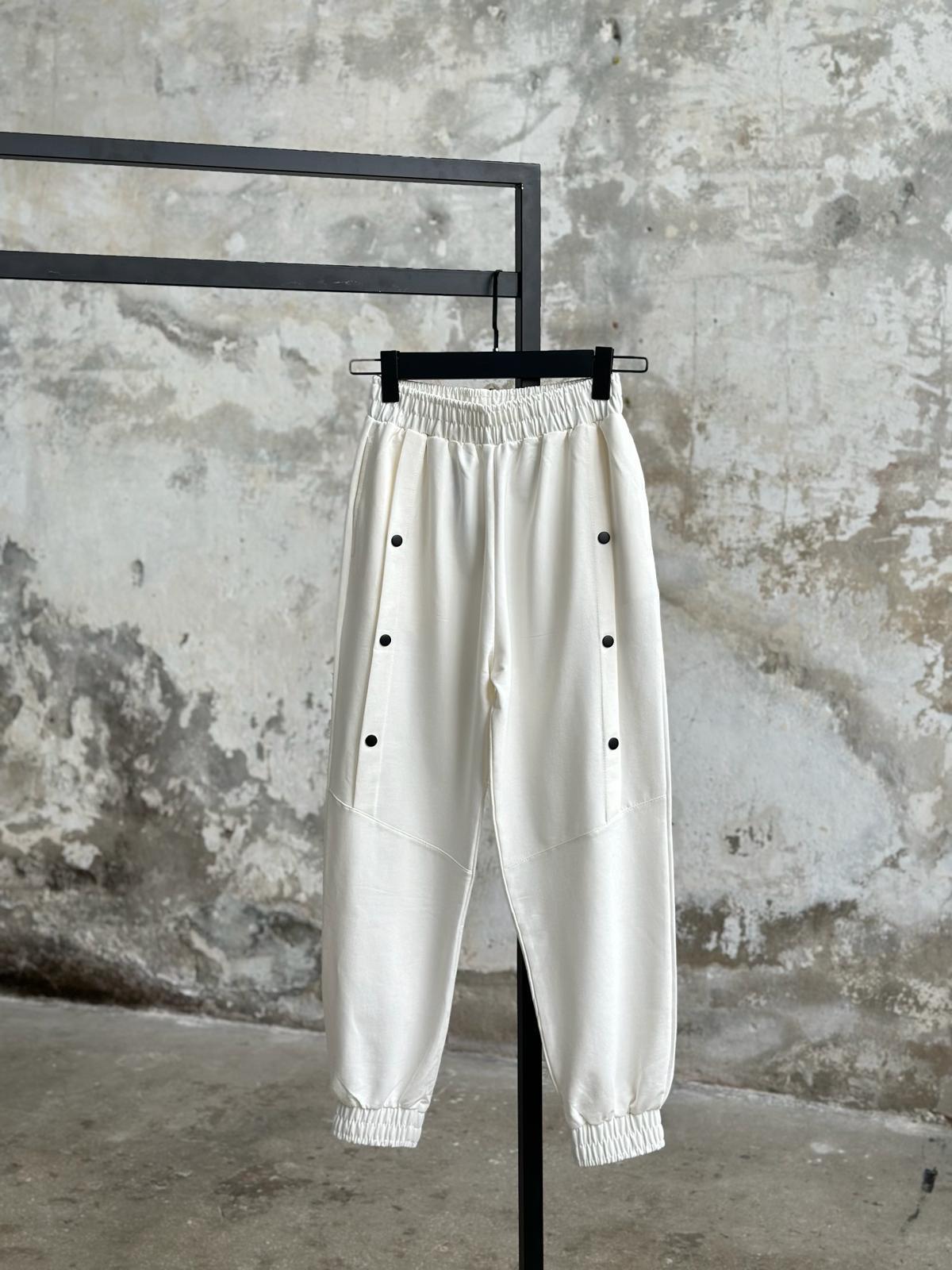 Çıtçıt Detaylı Paça Lastikli Pantolon (Beyaz)