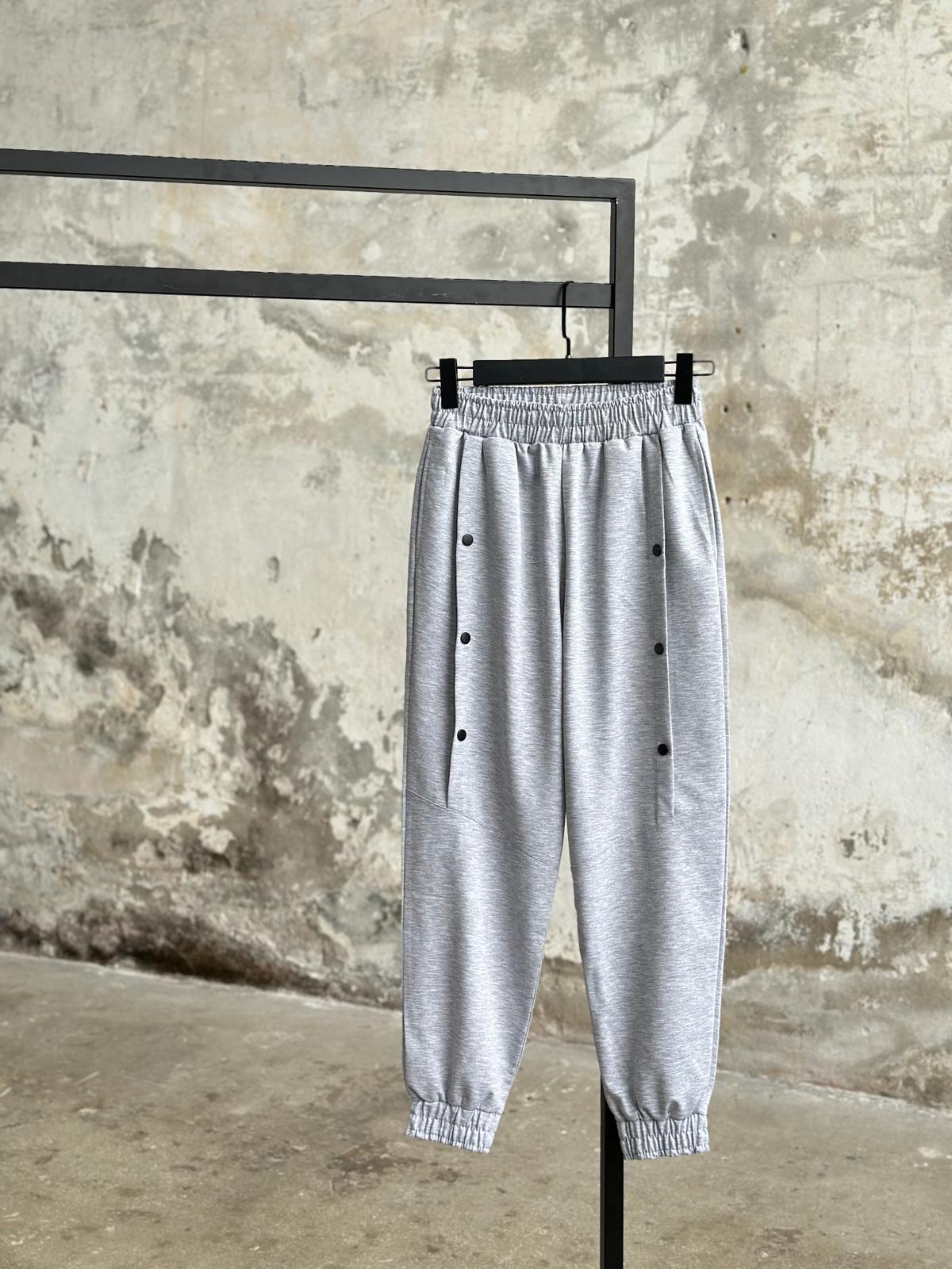 Çıtçıt Detaylı Paça Lastikli Pantolon (Gri)