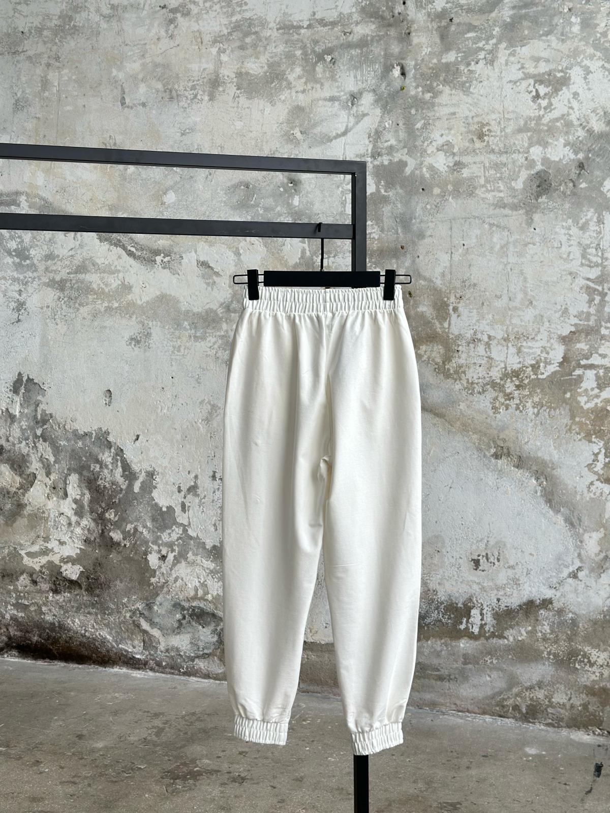 Çıtçıt Detaylı Paça Lastikli Pantolon (Beyaz)