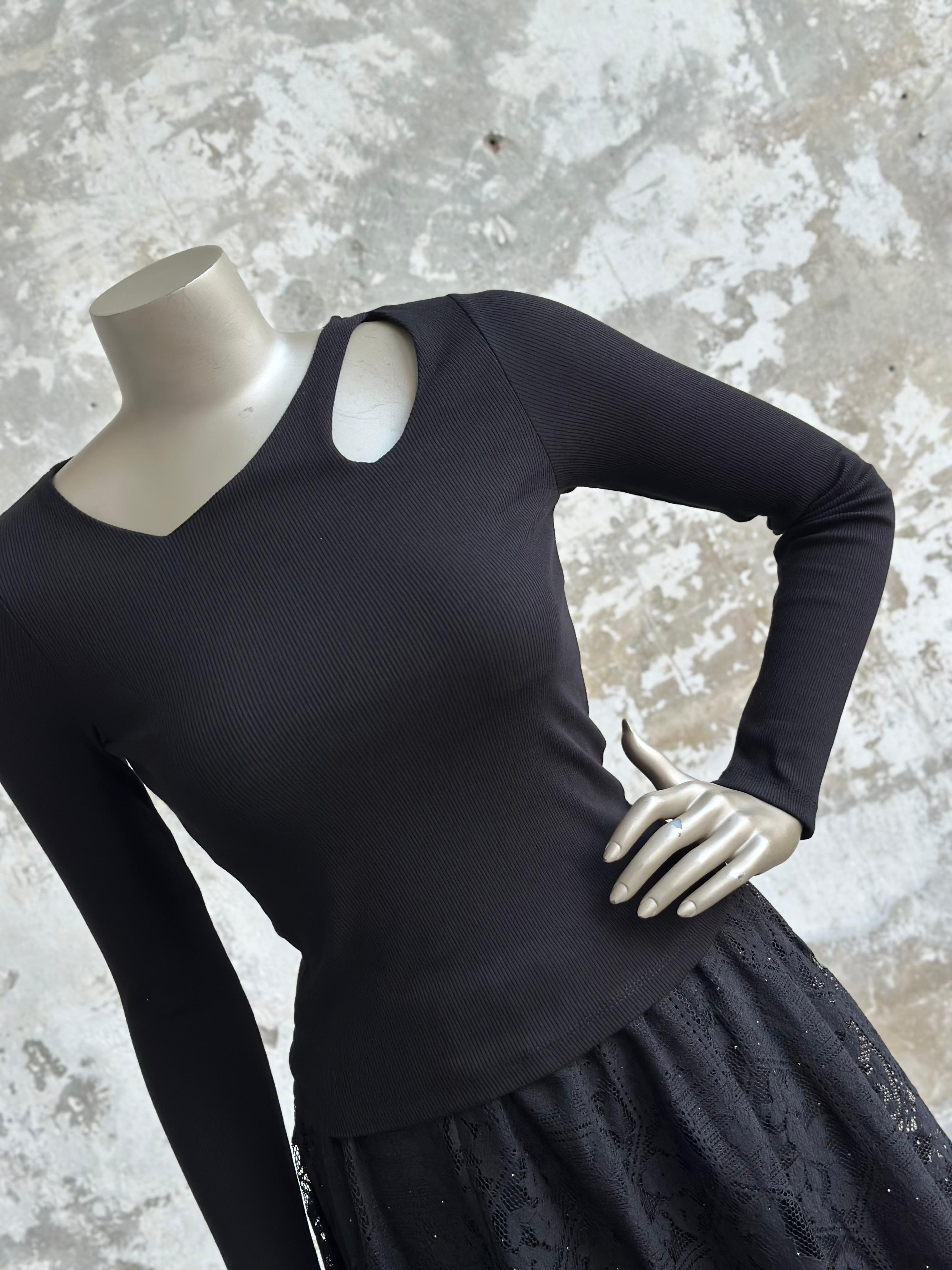 Dekolte Detaylı Kadın Bluz (Siyah)