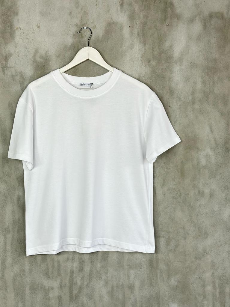 Dekoratif Dikişli Bisiklet Yaka Tshirt (Beyaz)