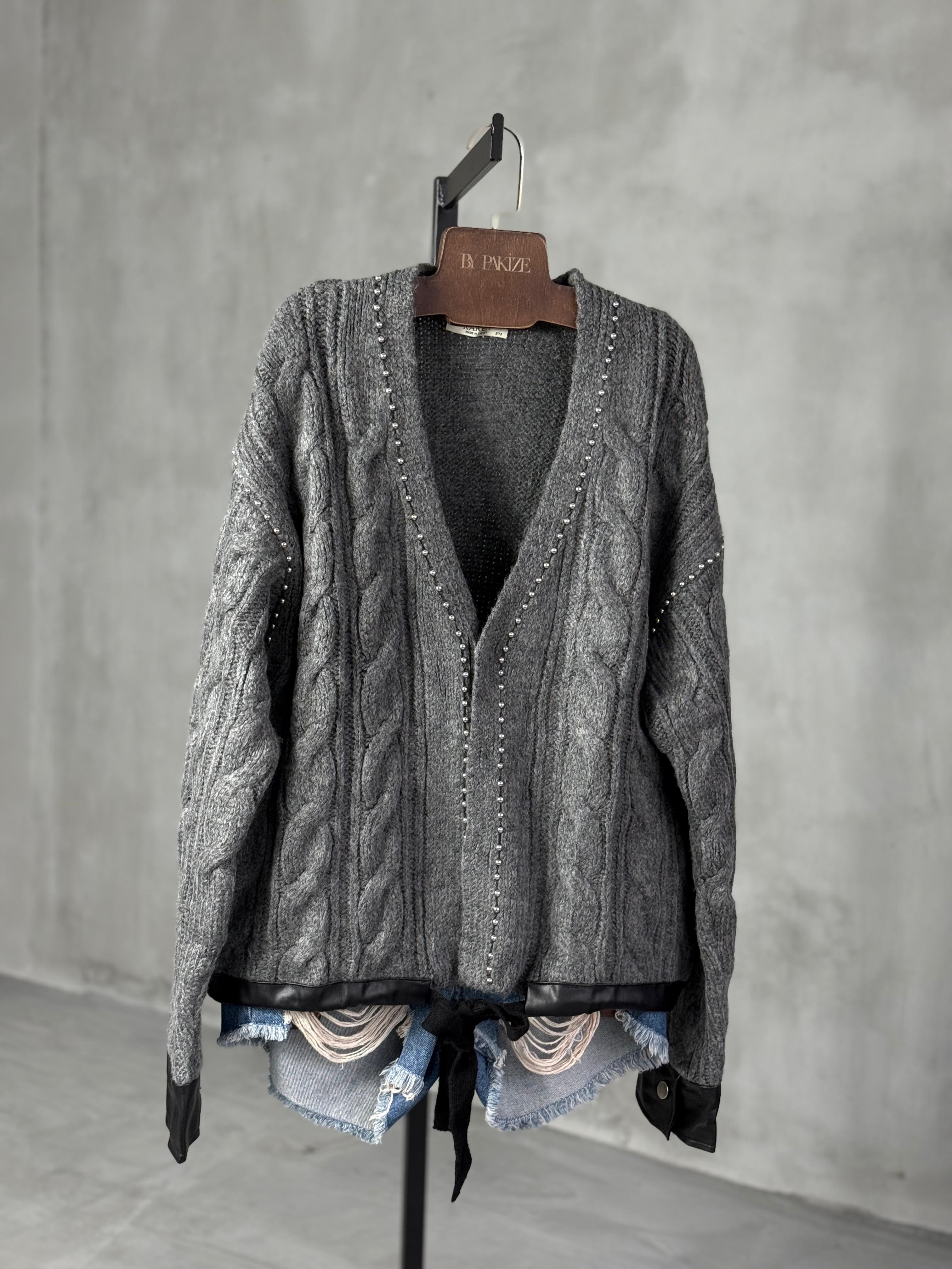 Deri Kol Detaylı Zımbalı Hırka (Antrasit)