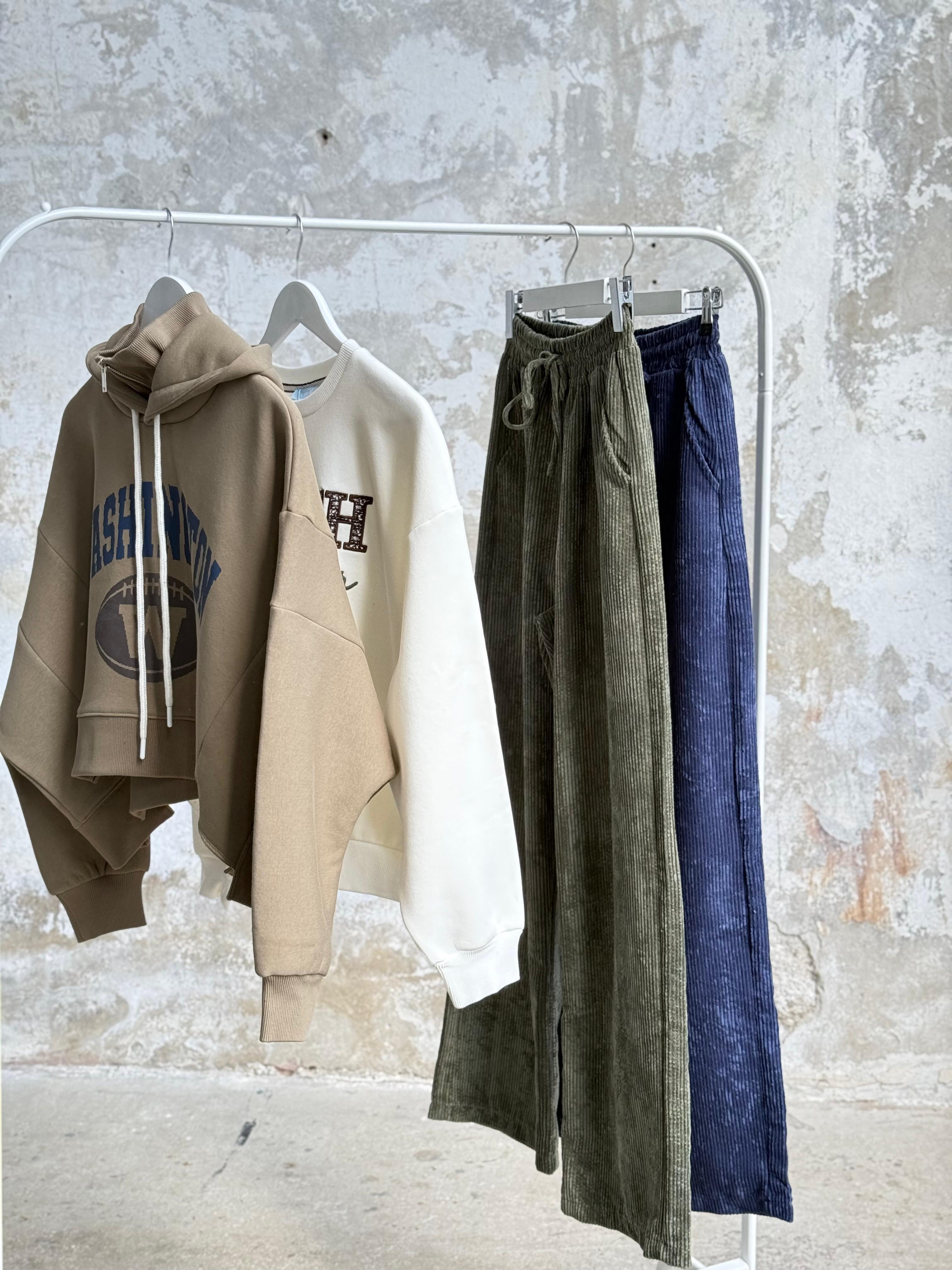 Dik Yaka Detaylı Önü Baskılı Kapüşonlu Sweatshirt (Haki)