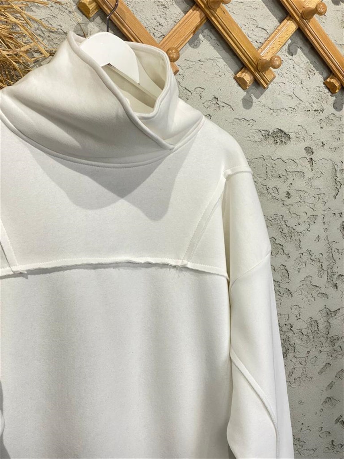 Dik Yaka Detaylı Oversize Sweat (Beyaz)