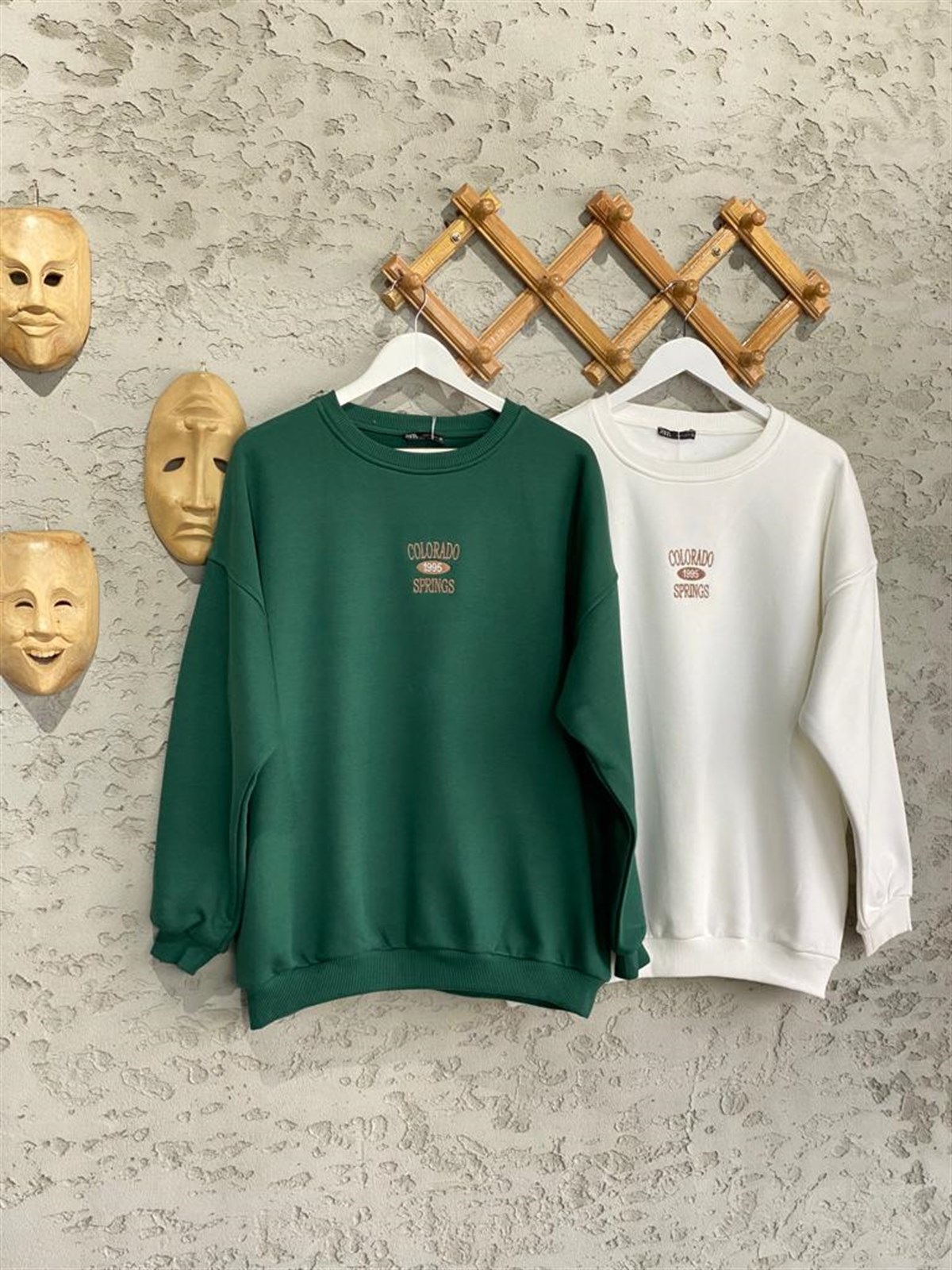 Dik Yaka Fermuarlı Beyaz Sweatshirt