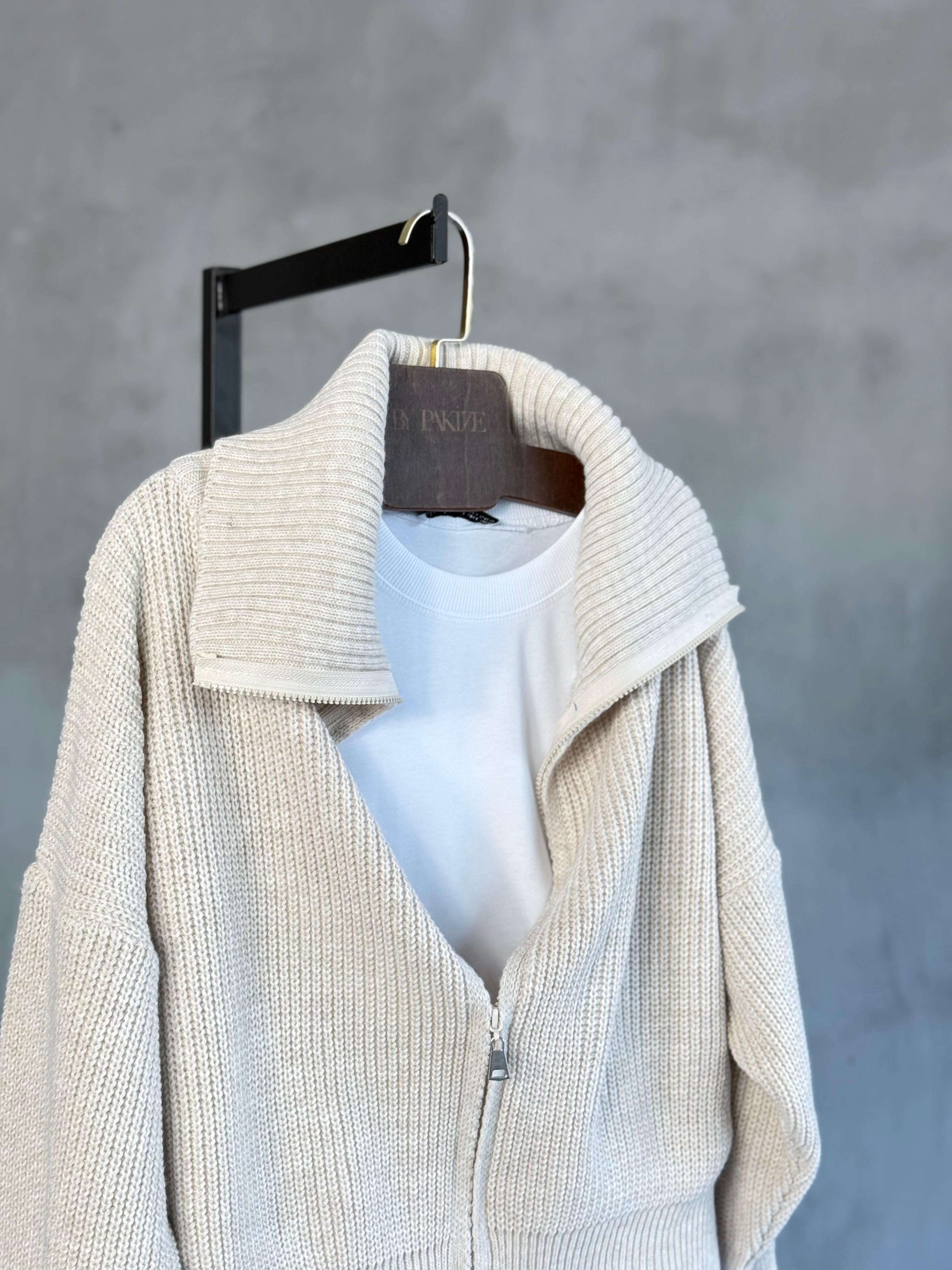 Dik Yaka Fermuarlı Kolej Hırka (Bej)