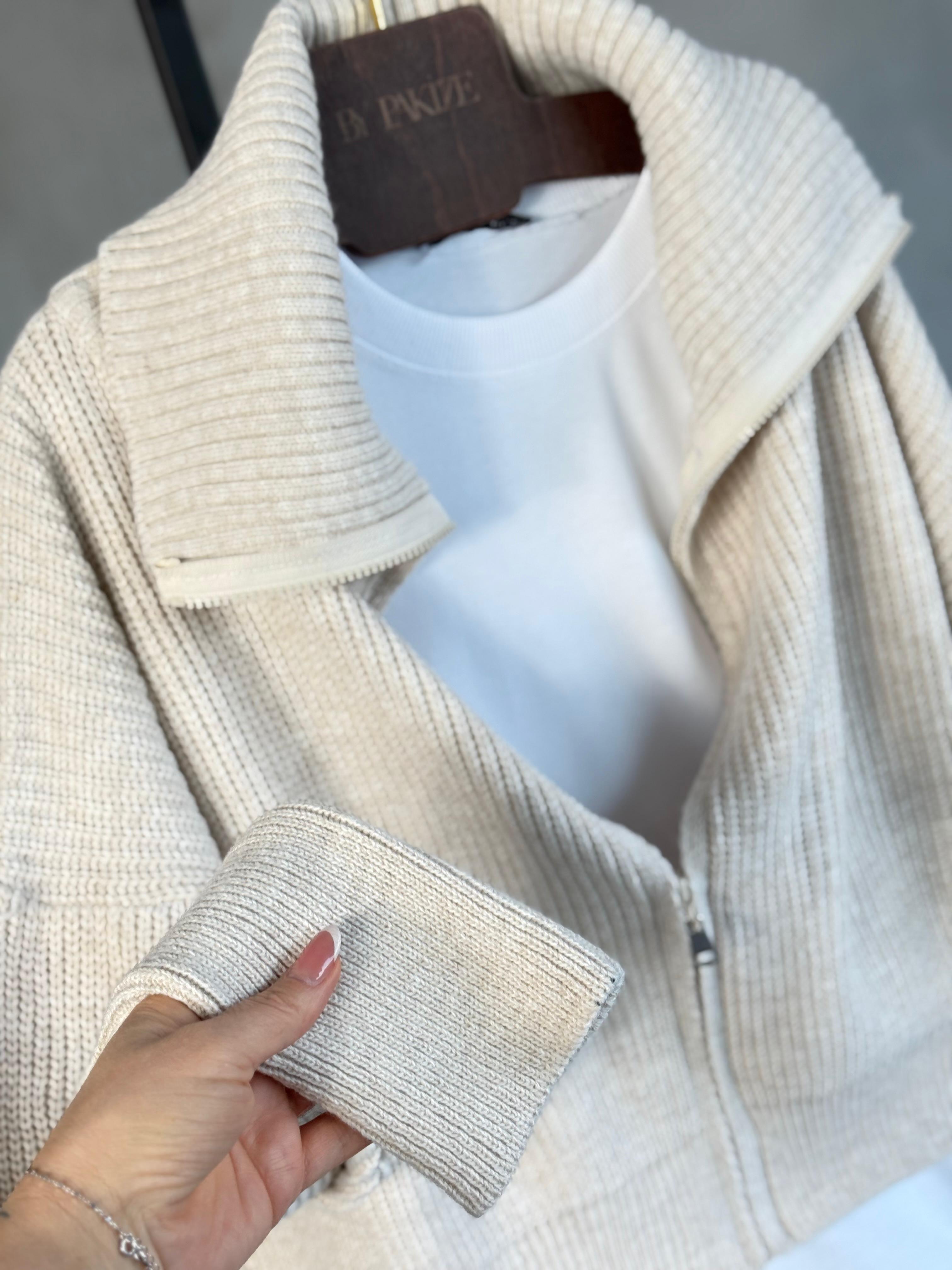 Dik Yaka Fermuarlı Kolej Hırka (Bej)