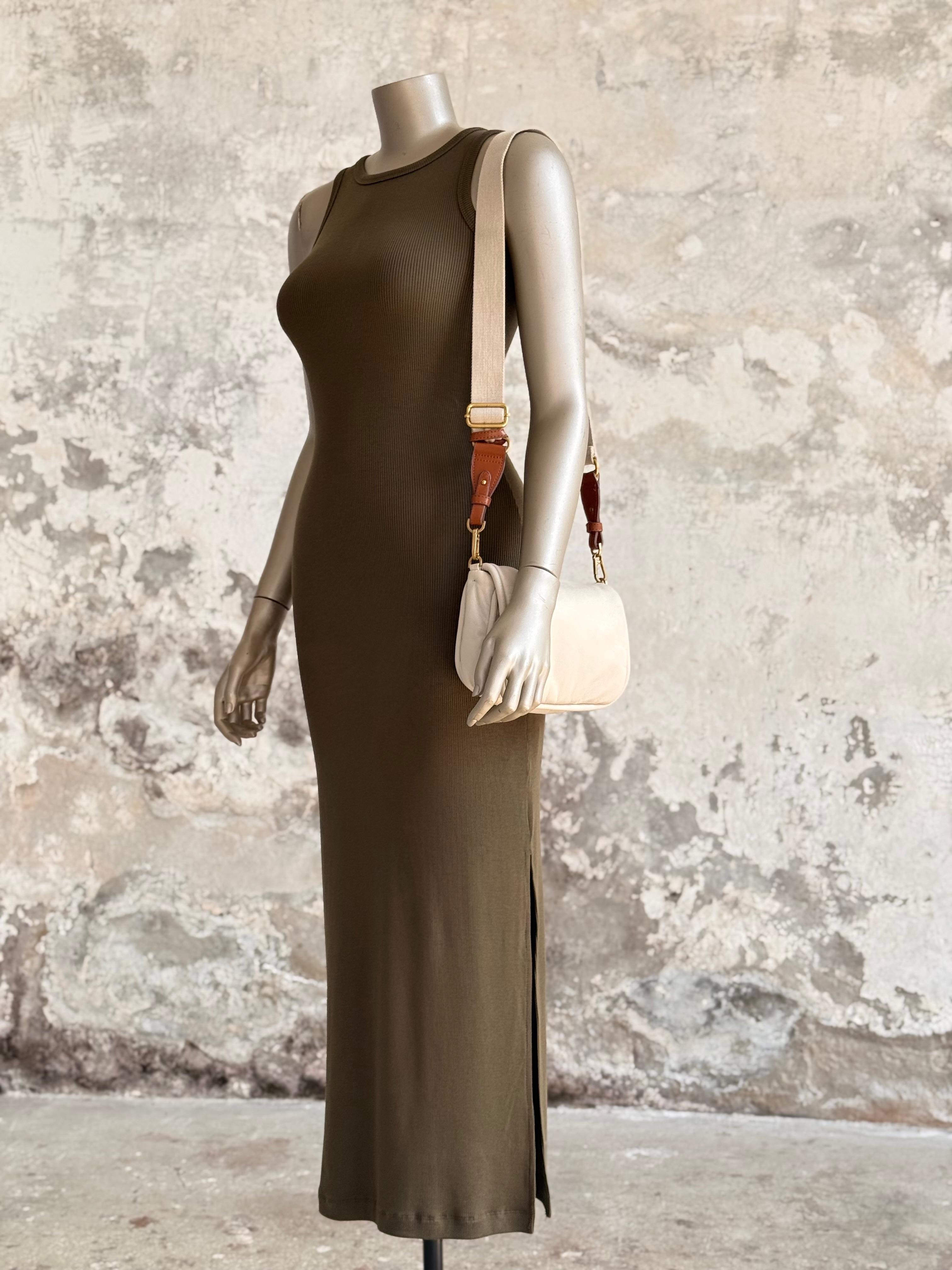 Dilvin Yırtmaç Detaylı Midi Boy Elbise (Kahve)