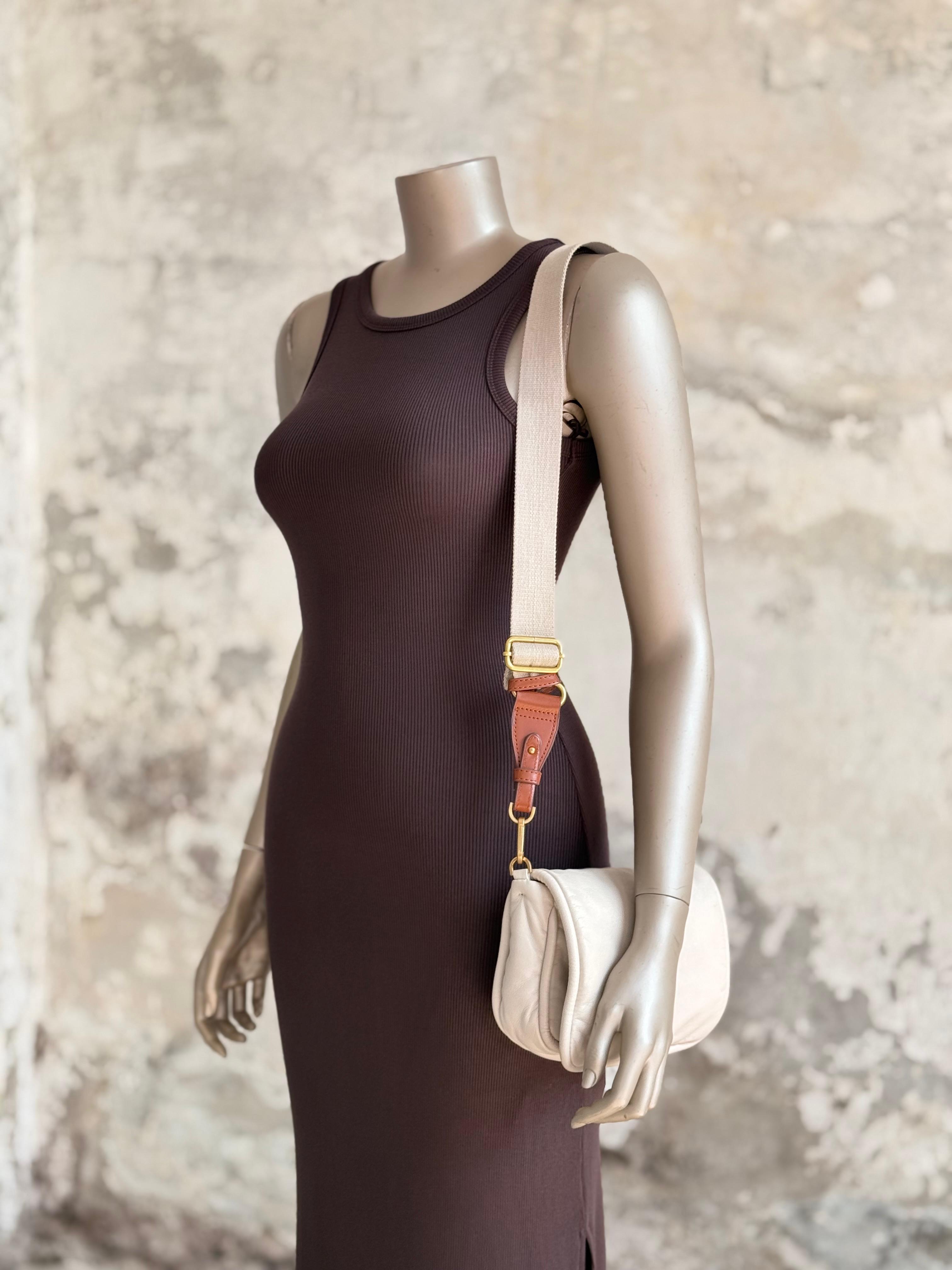 Dilvin Yırtmaç Detaylı Midi Boy Elbise (Kahve)