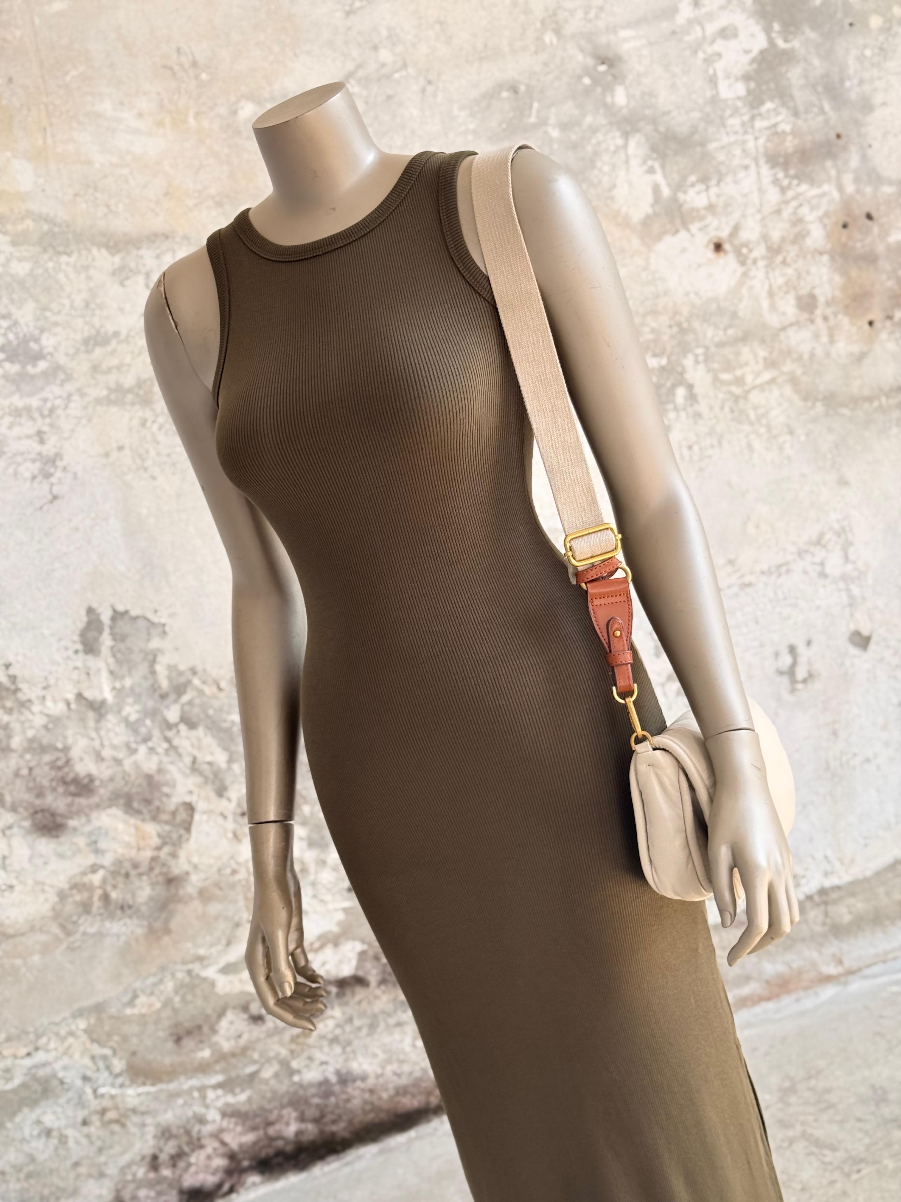 Dilvin Yırtmaç Detaylı Midi Boy Elbise (Kahve)