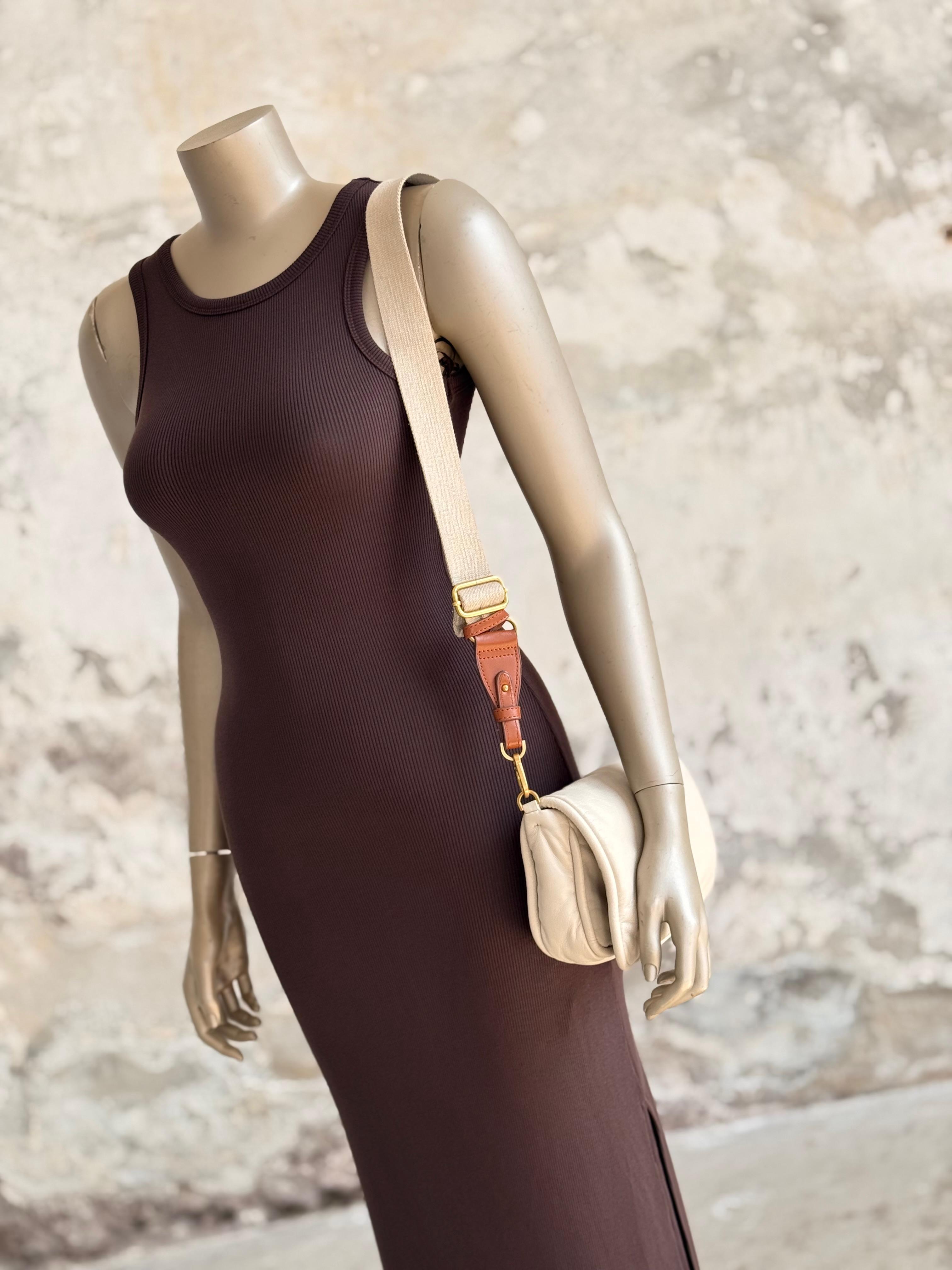 Dilvin Yırtmaç Detaylı Midi Boy Elbise (Kahve)