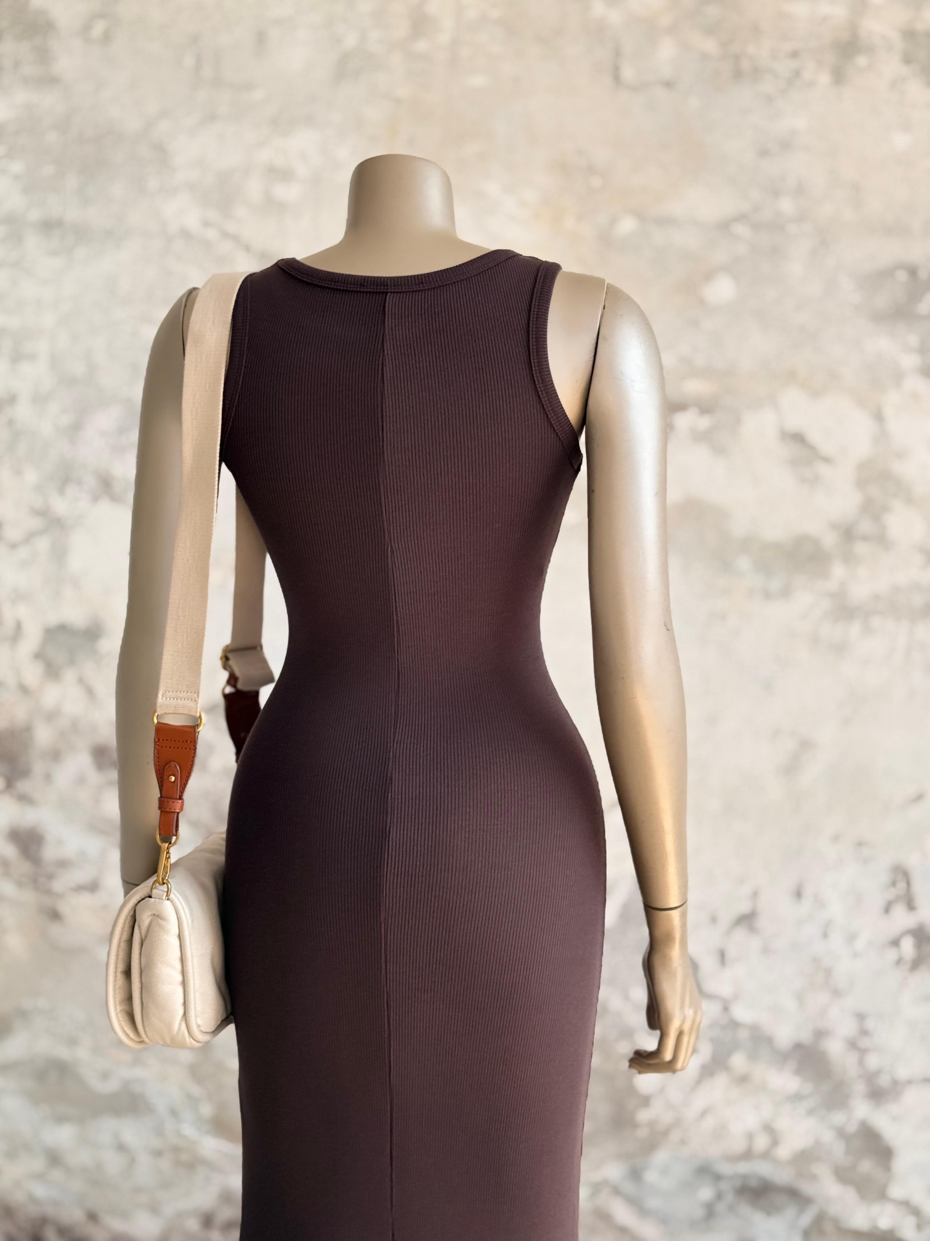 Dilvin Yırtmaç Detaylı Midi Boy Elbise (Kahve)