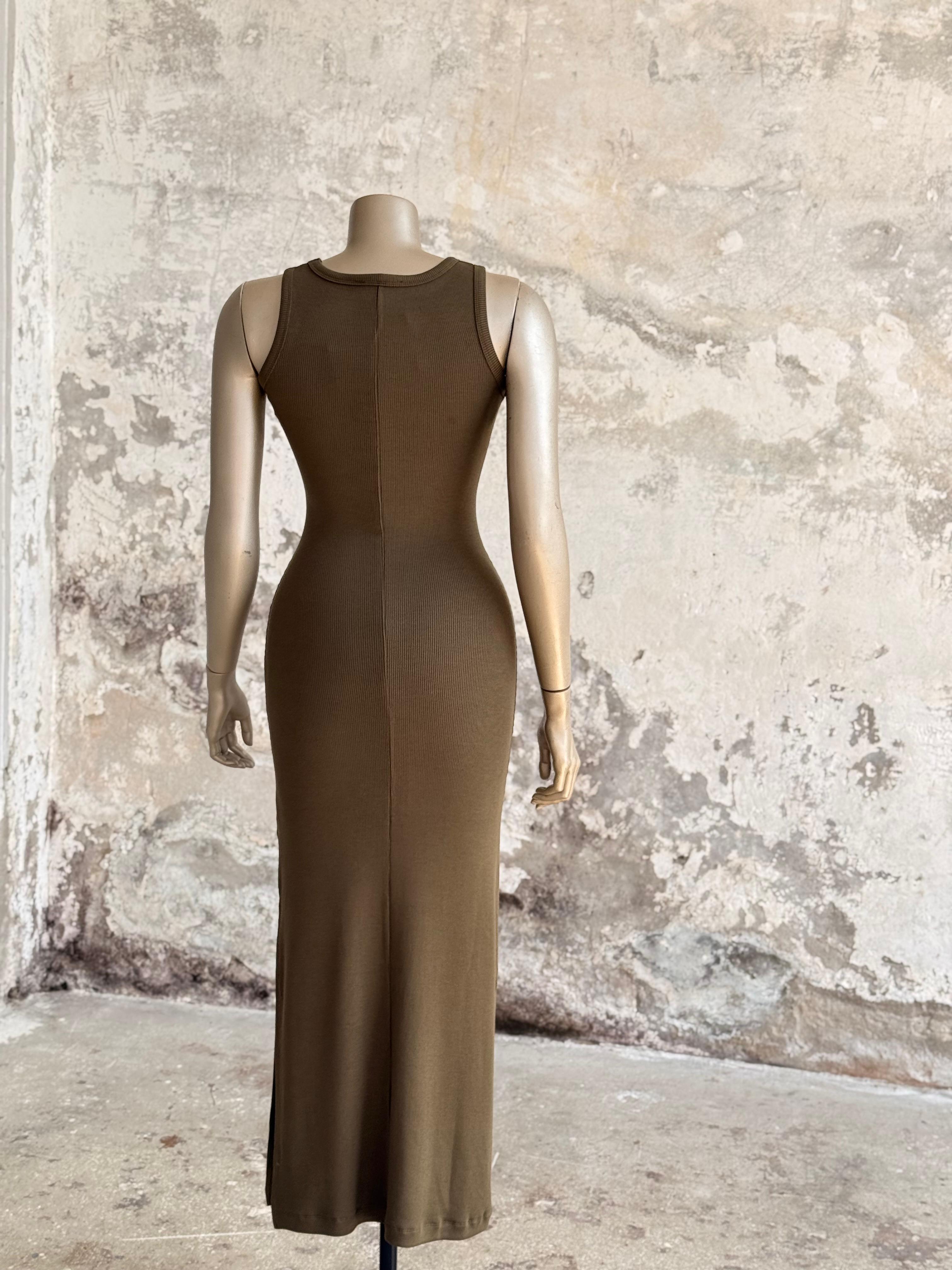 Dilvin Yırtmaç Detaylı Midi Boy Elbise (Kahve)