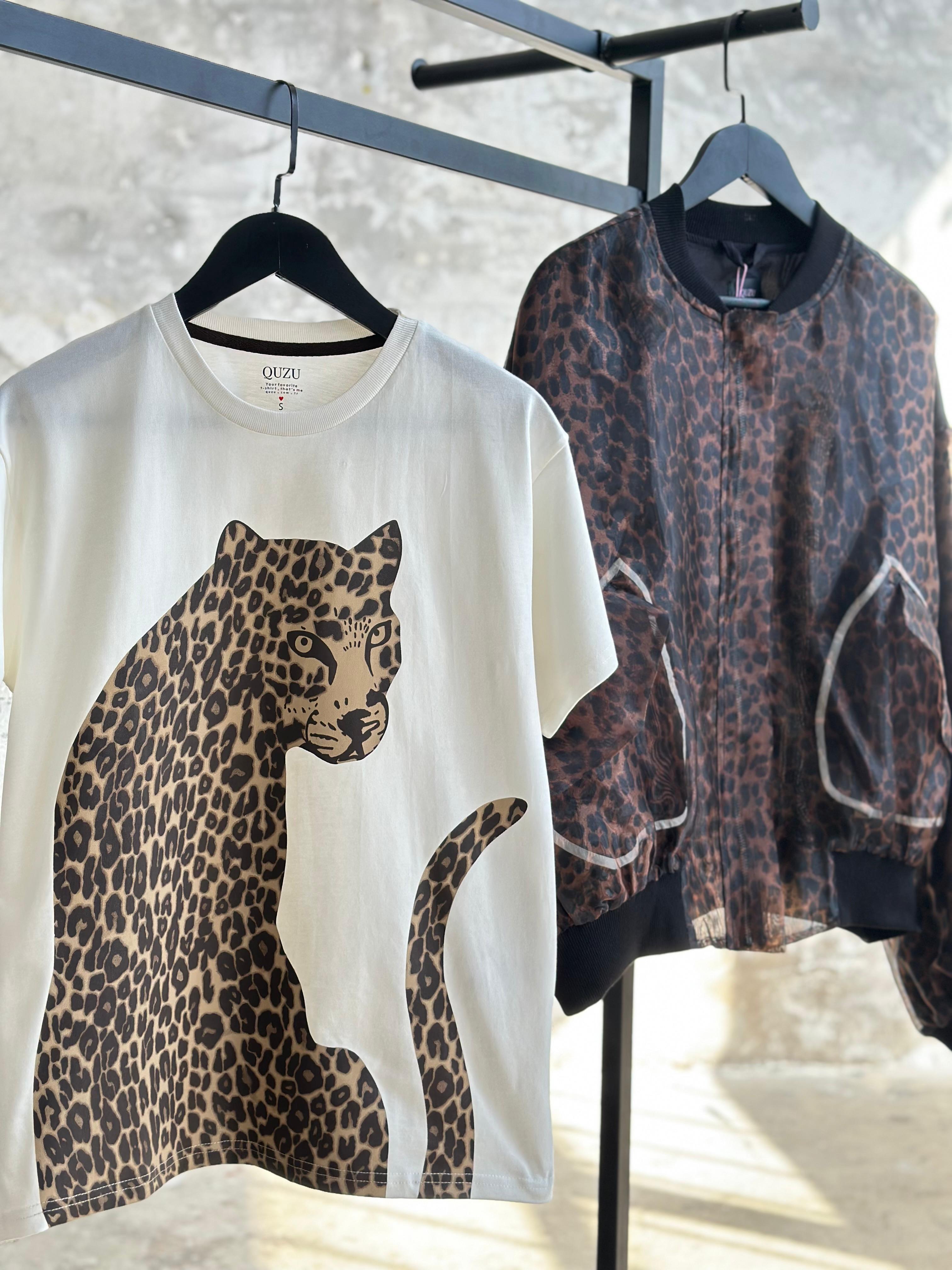 Dokuma Kumaş Leopar Desenli Tişört (Beyaz)