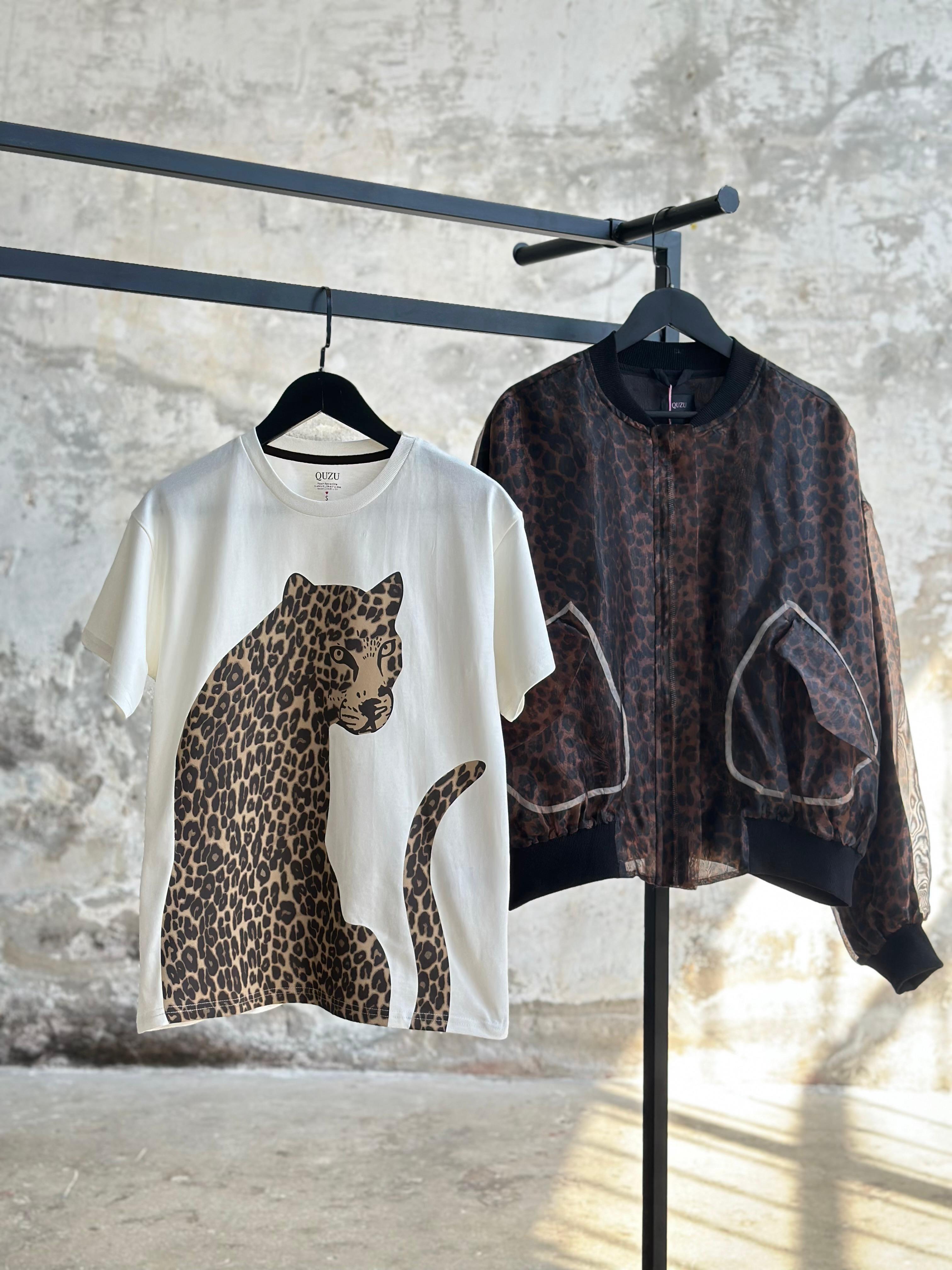 Dokuma Kumaş Leopar Desenli Tişört (Beyaz)