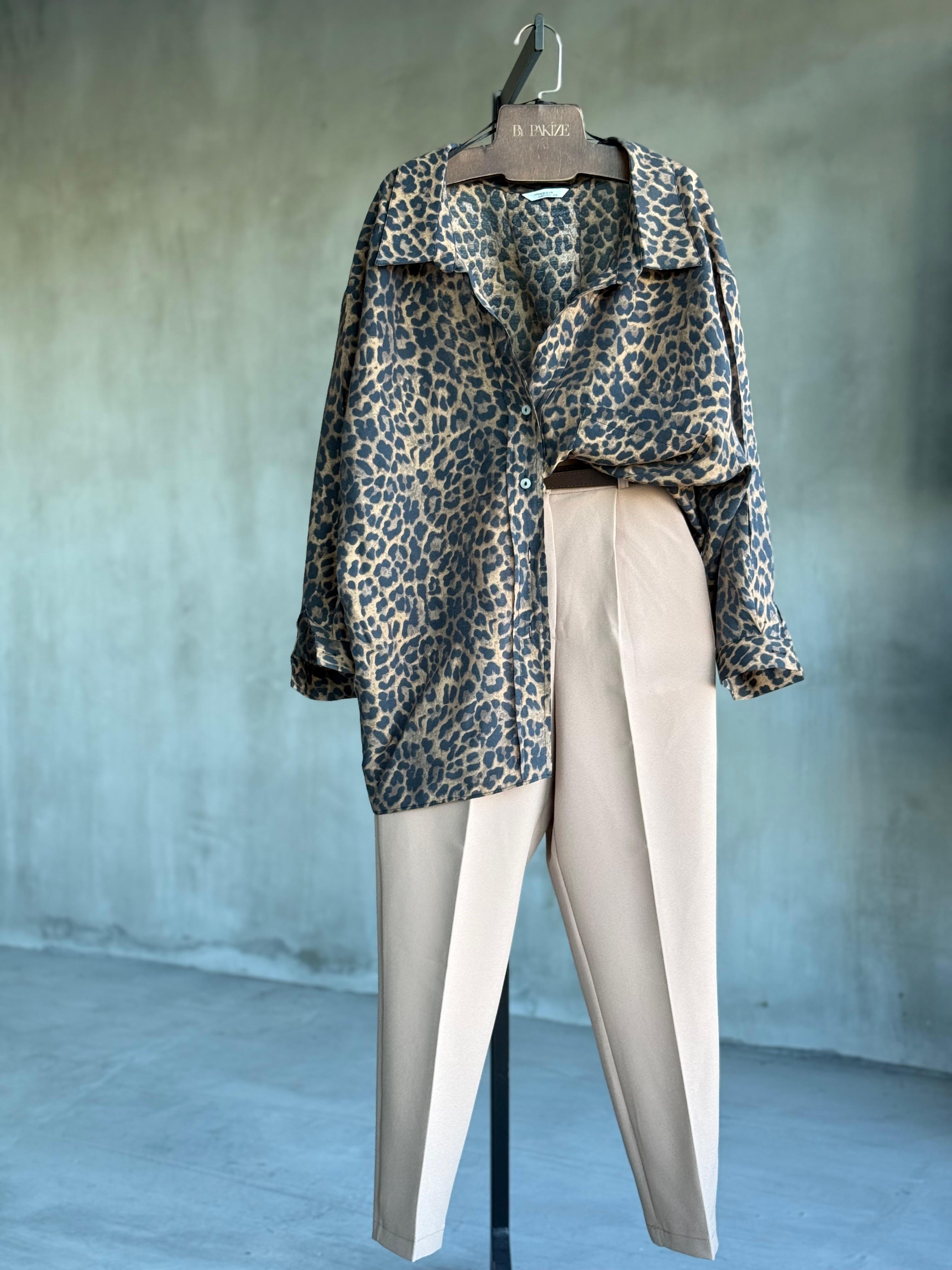 Düşük Omuzlu Oversize Leopar Desenli Gömlek (Kahve)