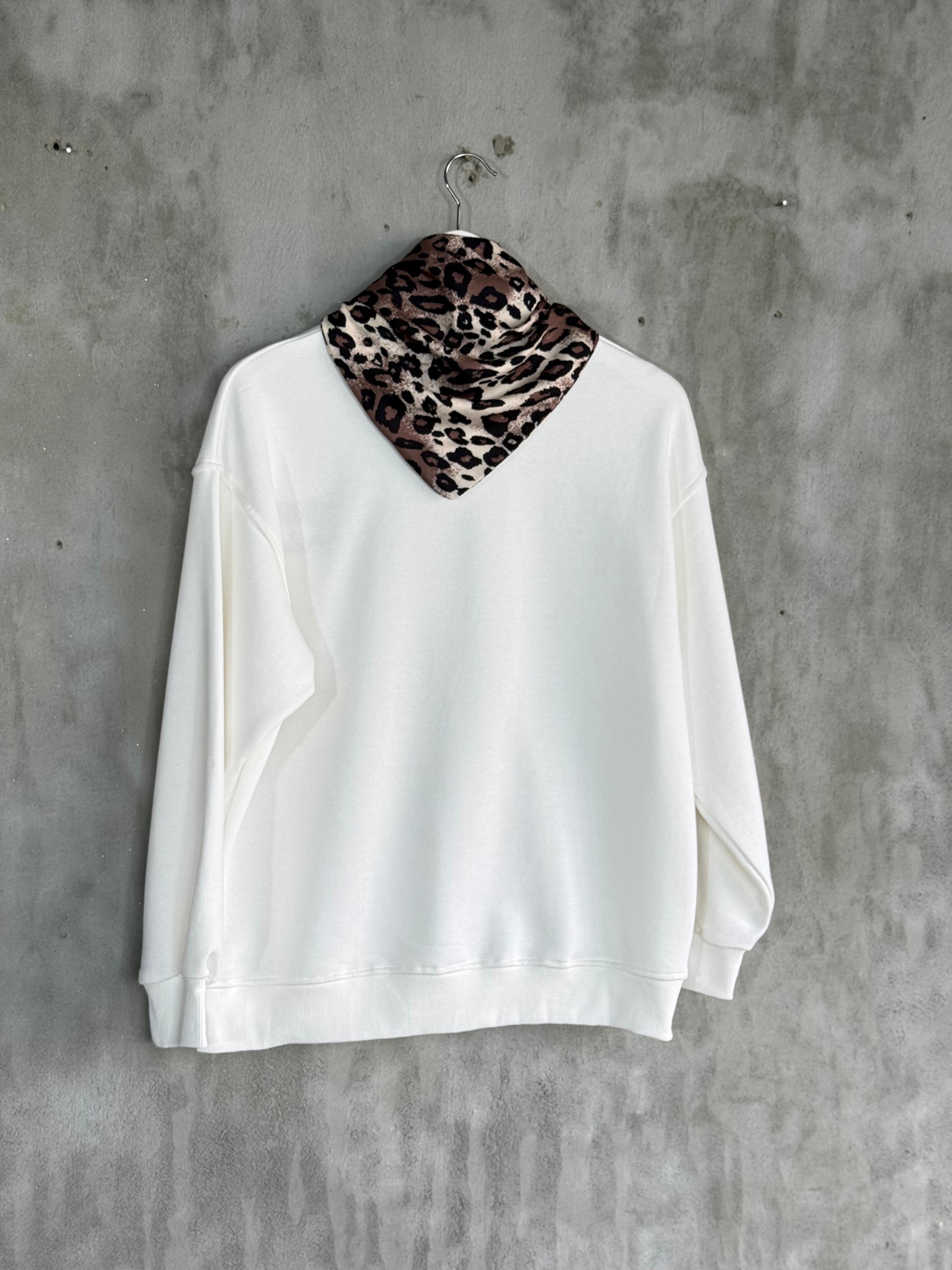 Fular Aksesuarlı Nakışlı Oversize Sweatshirt (Beyaz)