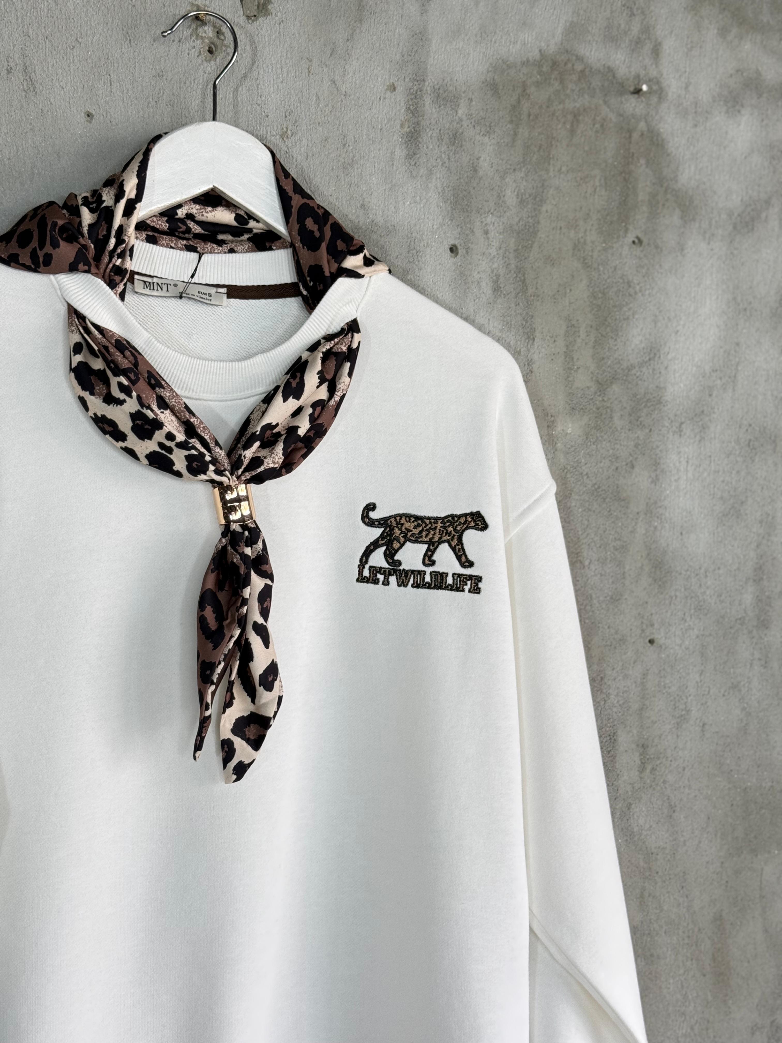 Fular Aksesuarlı Nakışlı Oversize Sweatshirt (Beyaz)
