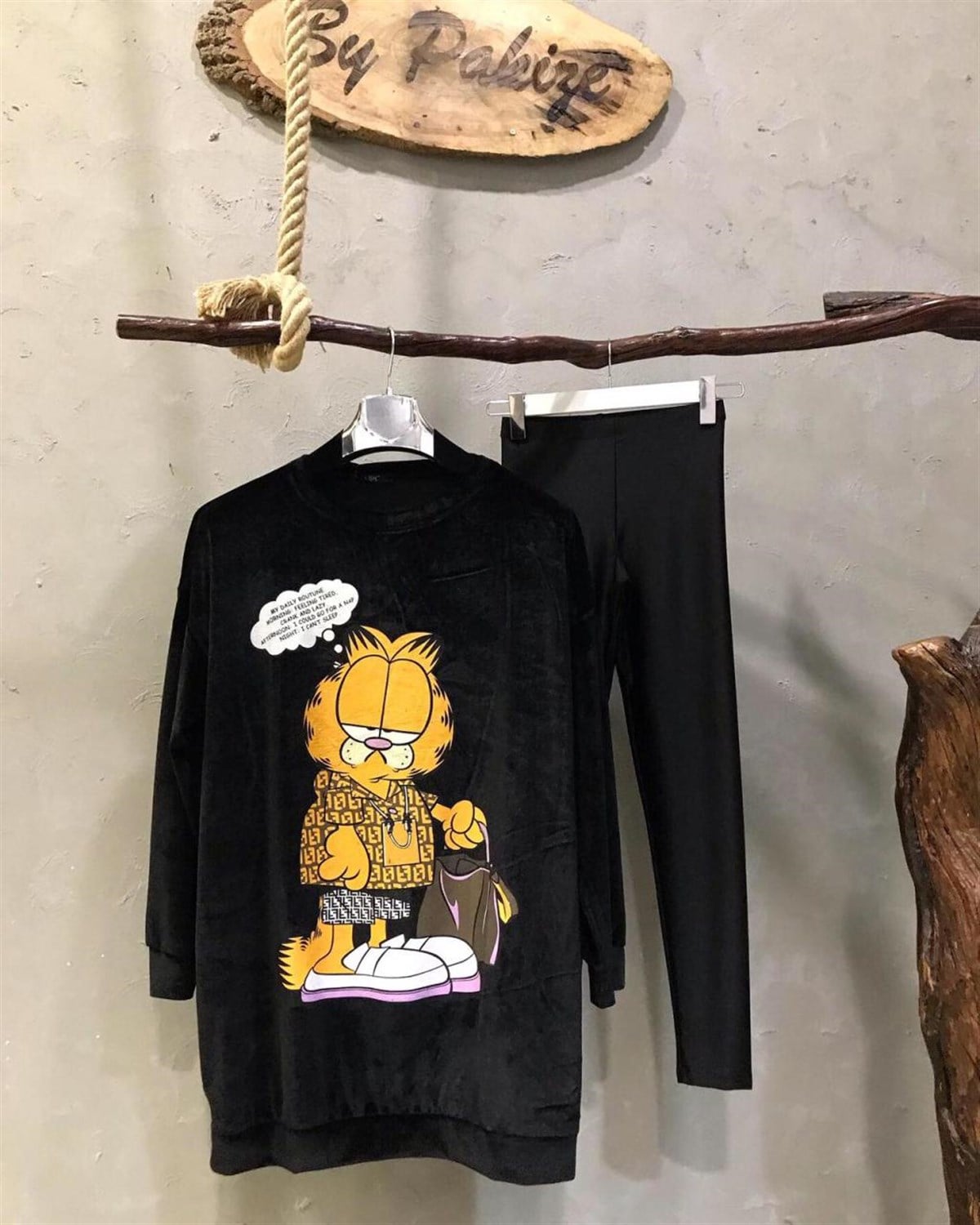 Garfield Kadife Kumaş Sweatshirt (SİYAH)