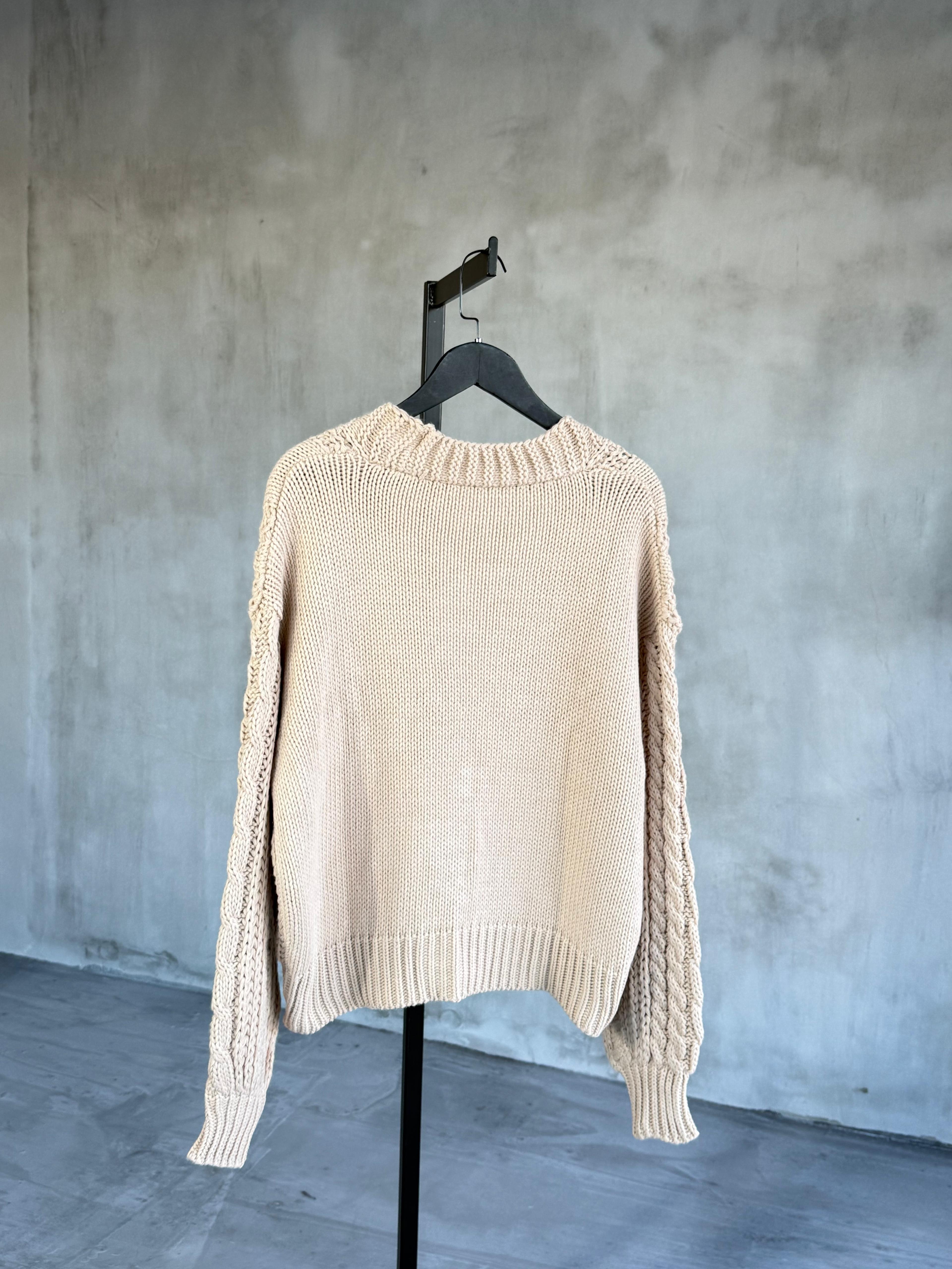 Gol Düğme Detaylı Çelik Örme Hırka (Bej)