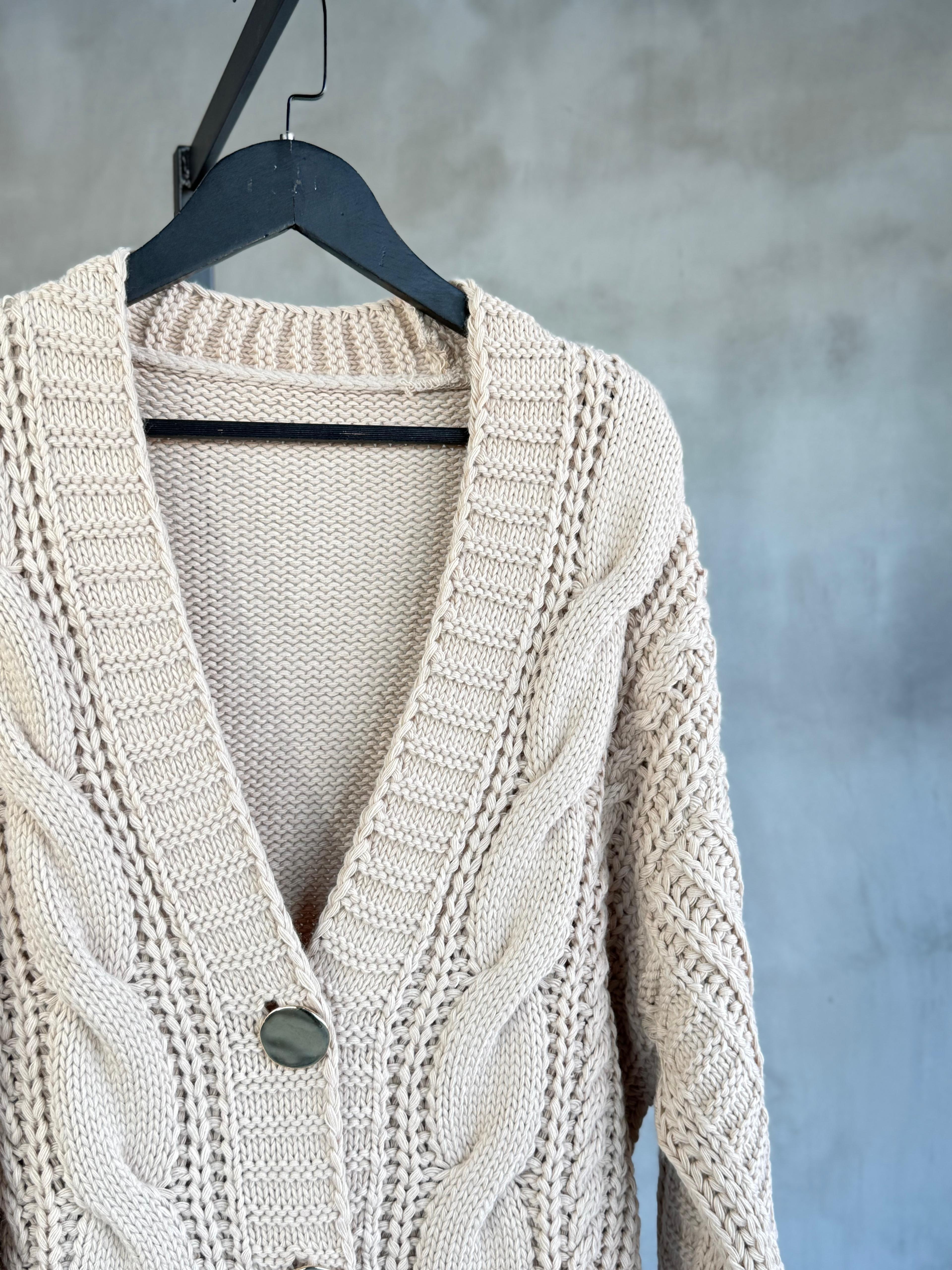 Gol Düğme Detaylı Çelik Örme Hırka (Bej)