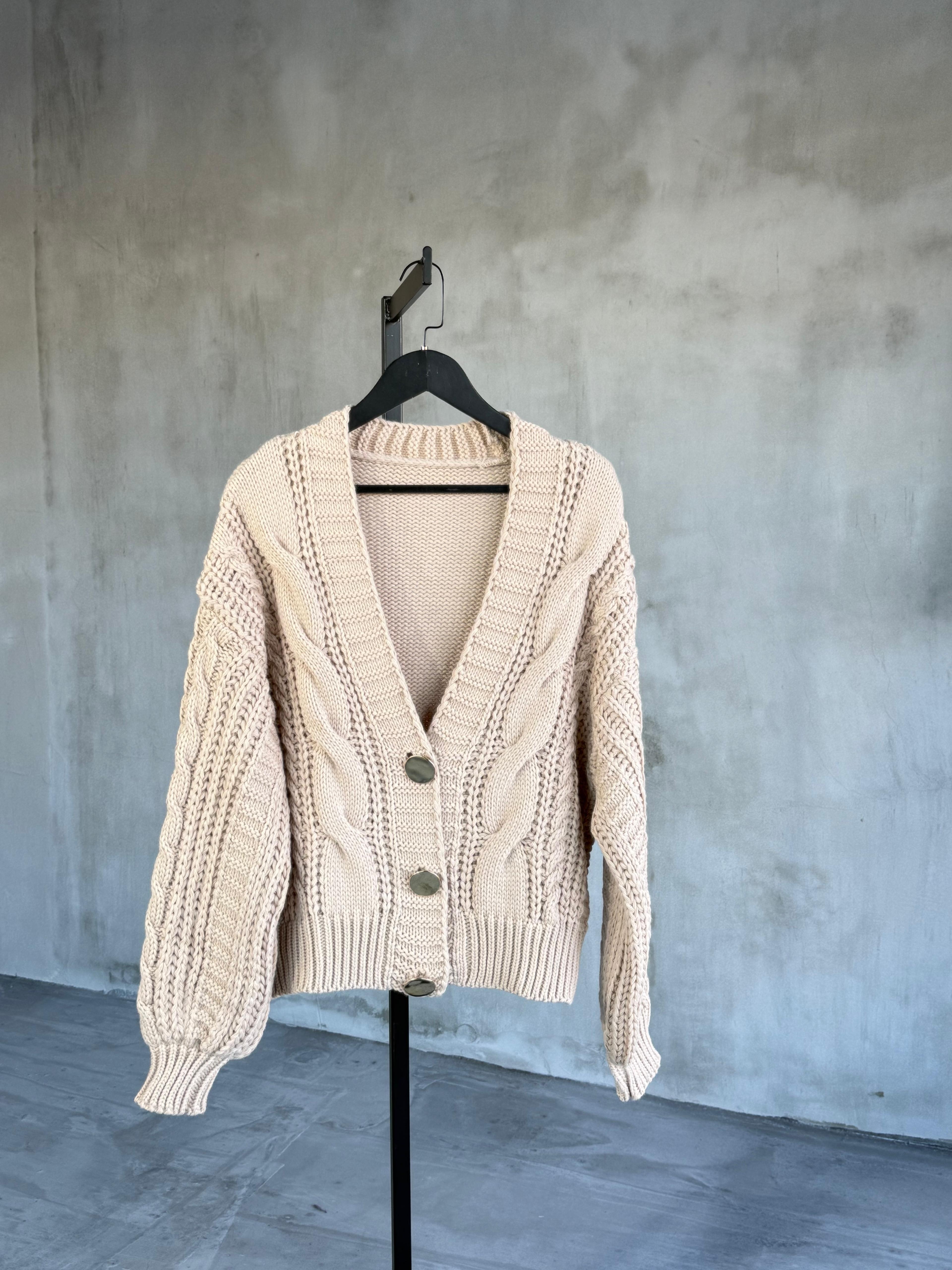 Gol Düğme Detaylı Çelik Örme Hırka (Bej)