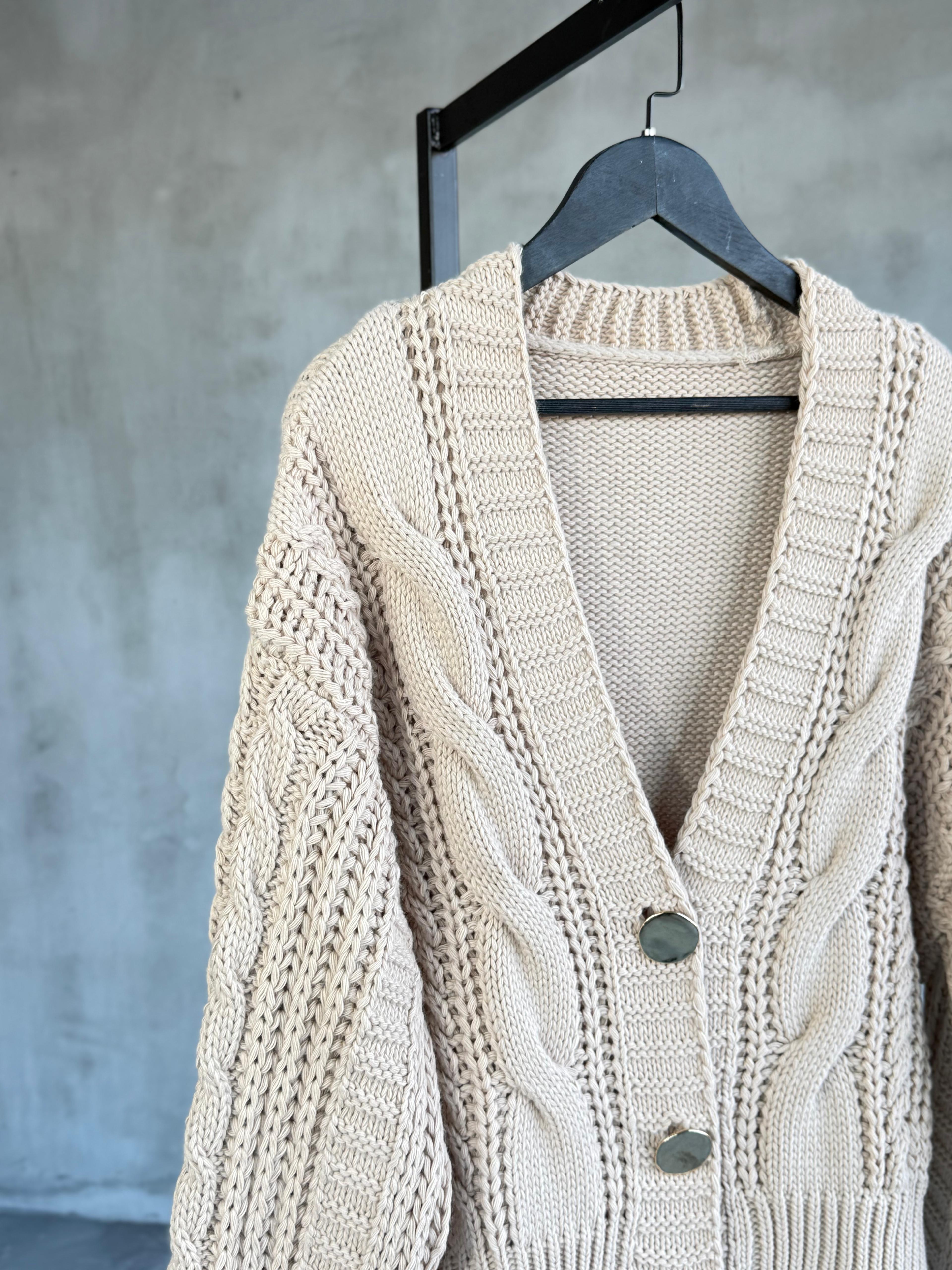 Gol Düğme Detaylı Çelik Örme Hırka (Bej)