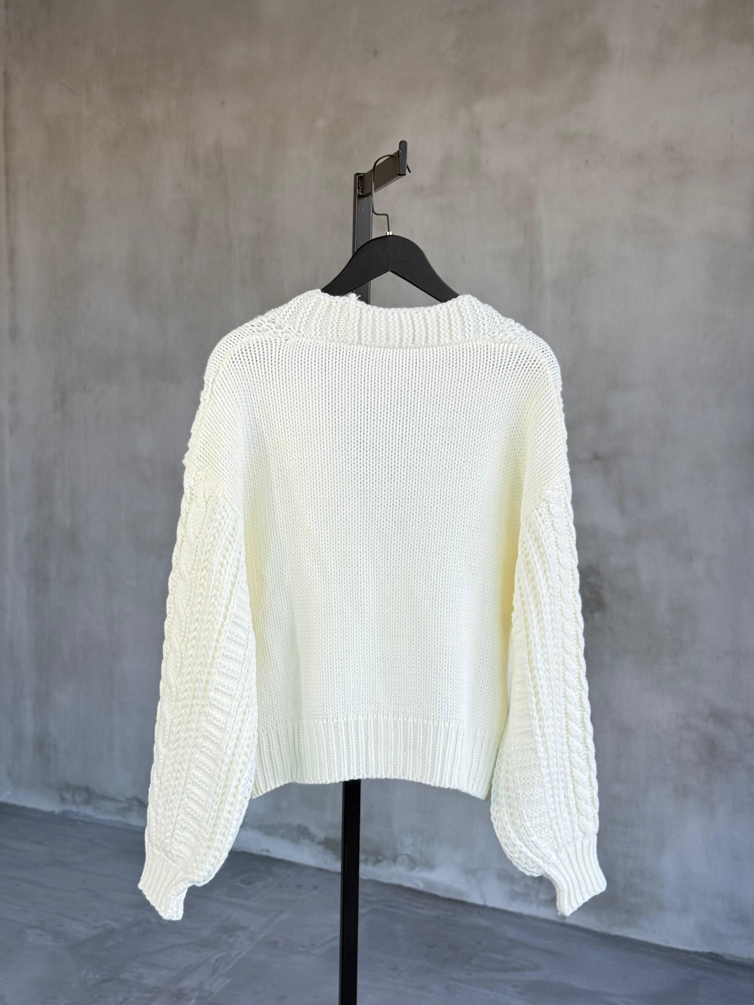 Gol Düğme Detaylı Çelik Örme Hırka (Ekru)