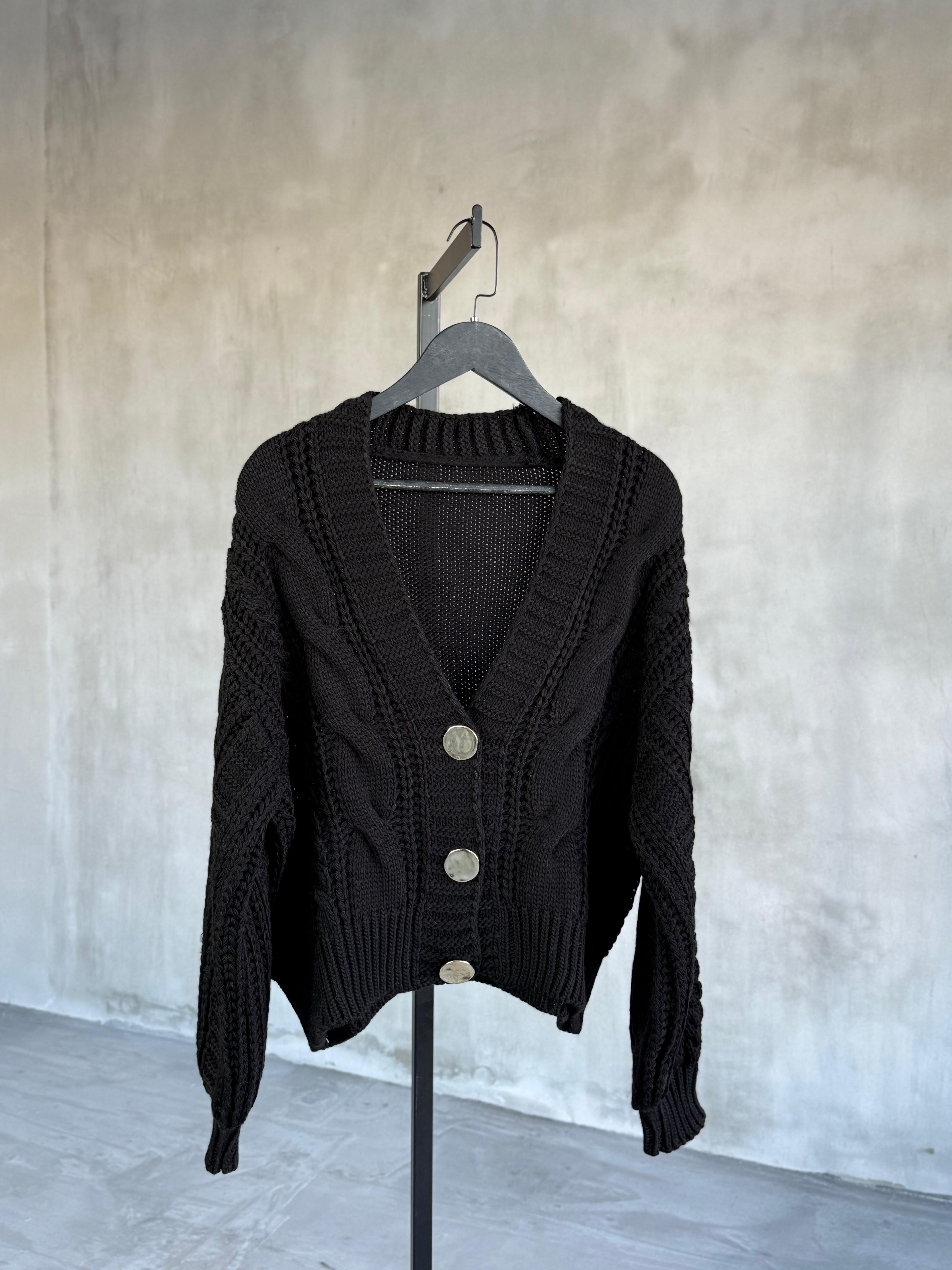 Gol Düğme Detaylı Çelik Örme Hırka (Siyah)