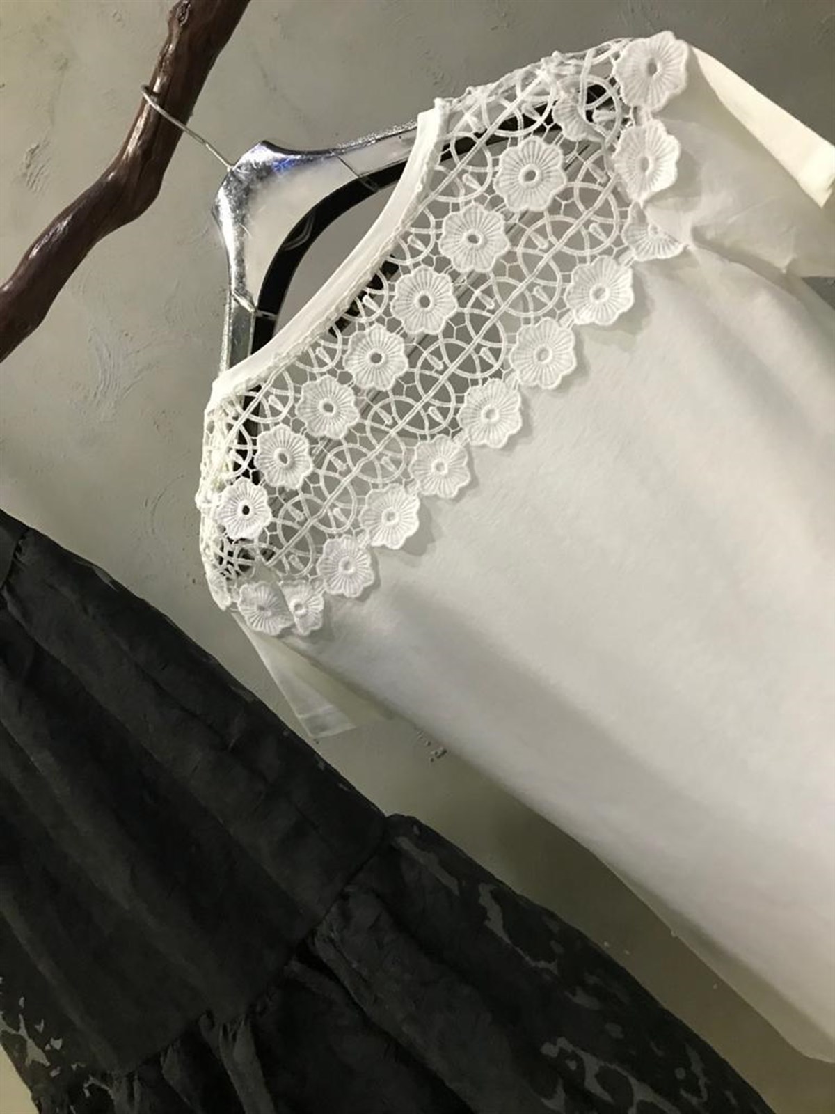 Gübür Detaylı V Yaka Basic Tshirt