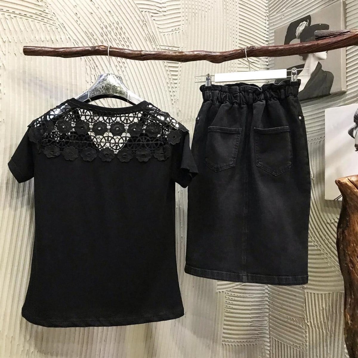 Gübür Detaylı V Yaka Basic Tshirt (SİYAH)