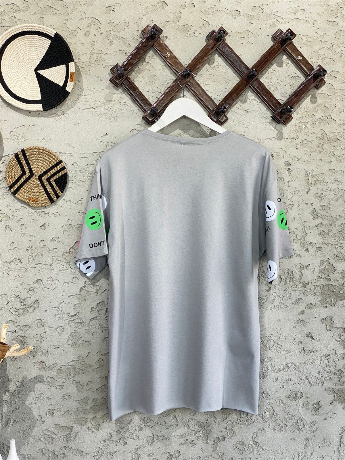 Gülen Emojili Taşlı Tshirt (Gri)